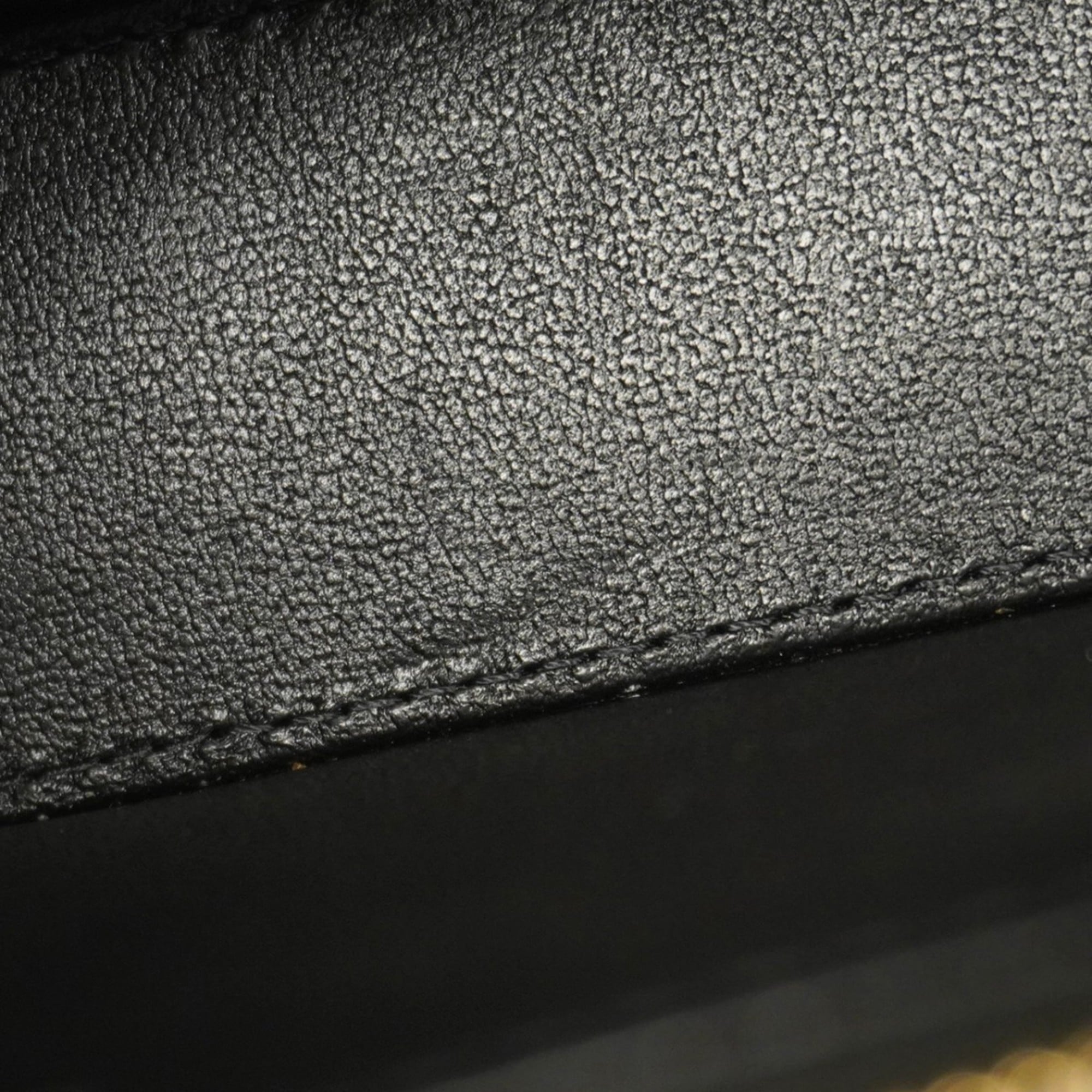 Chanel Black Leather Shoulder Bag (Pre-Owned)