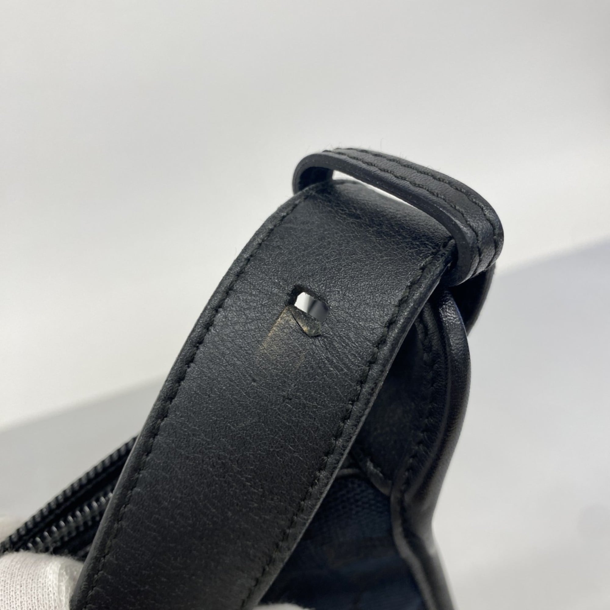 Gucci Black Canvas Shoulder Bag (Pre-Owned)