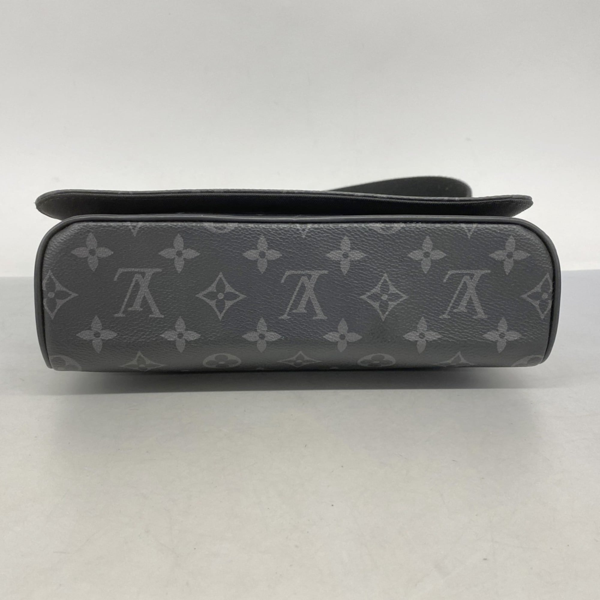 Louis Vuitton Black Shoulder Bag (Pre-Owned)