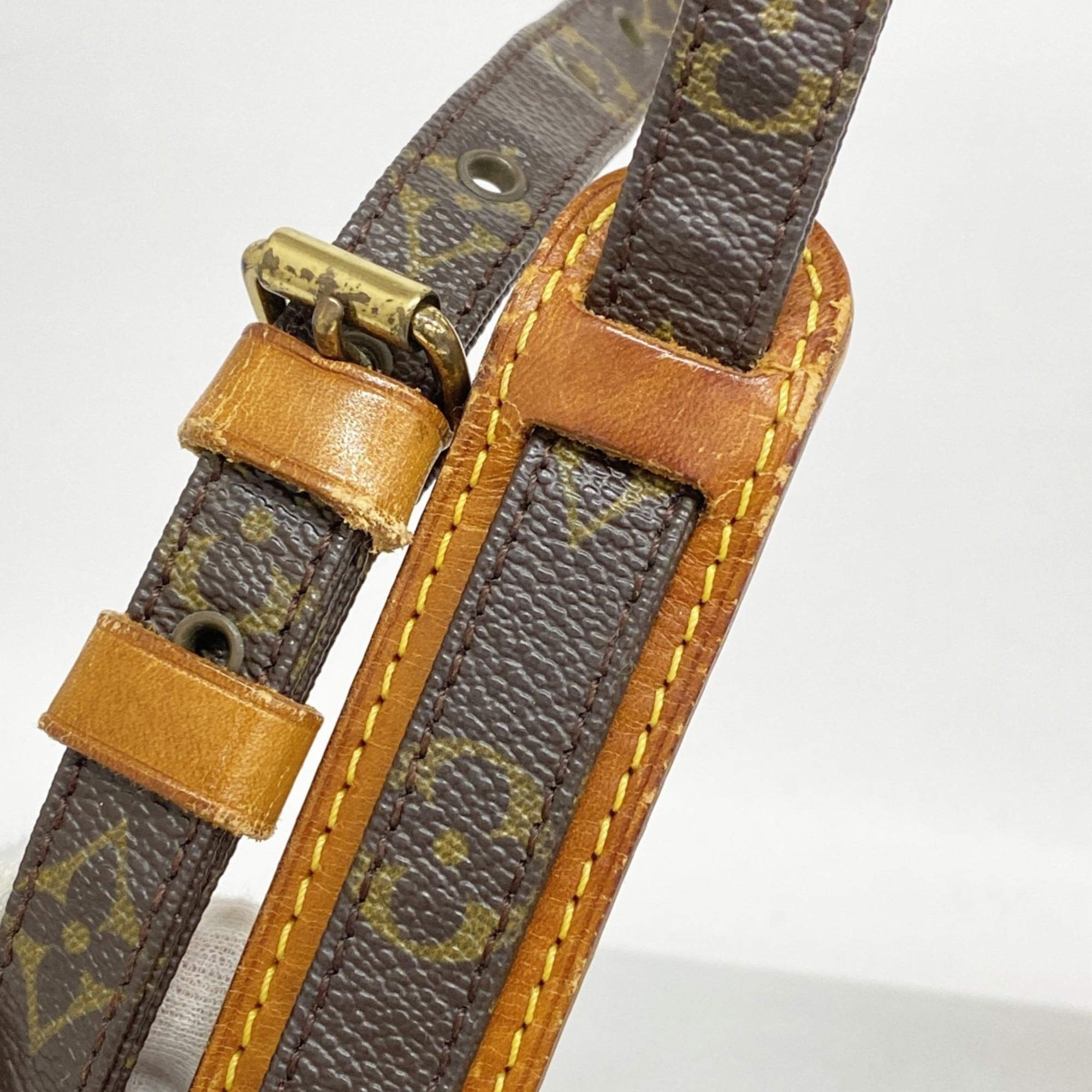 Louis Vuitton Brown Shoulder Bag (Pre-Owned)