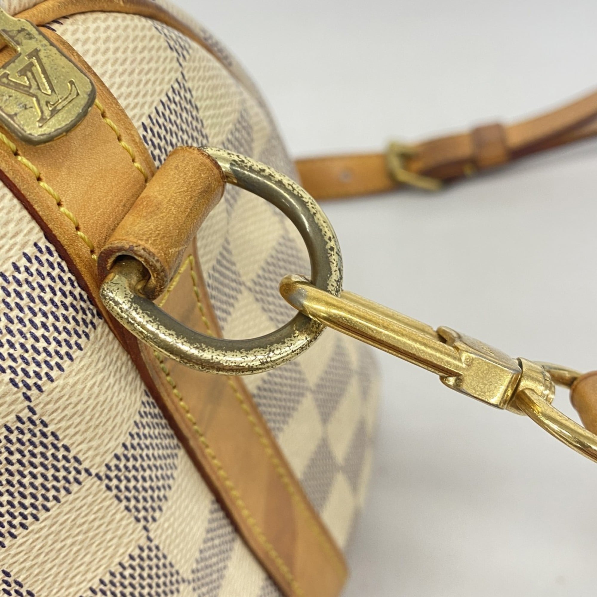Louis Vuitton White Handbag (Pre-Owned)