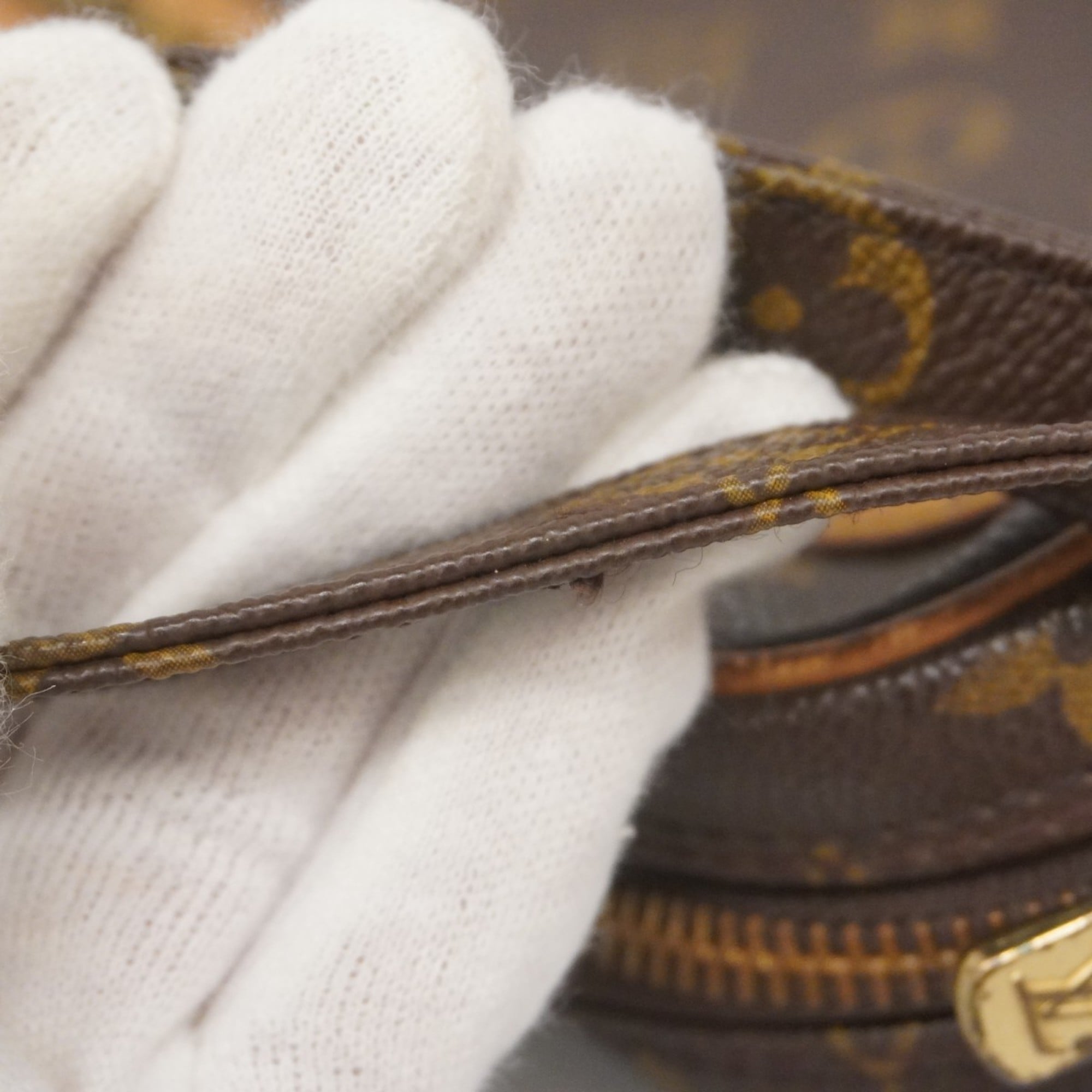 Louis Vuitton Brown Clutch Bag (Pre-Owned)