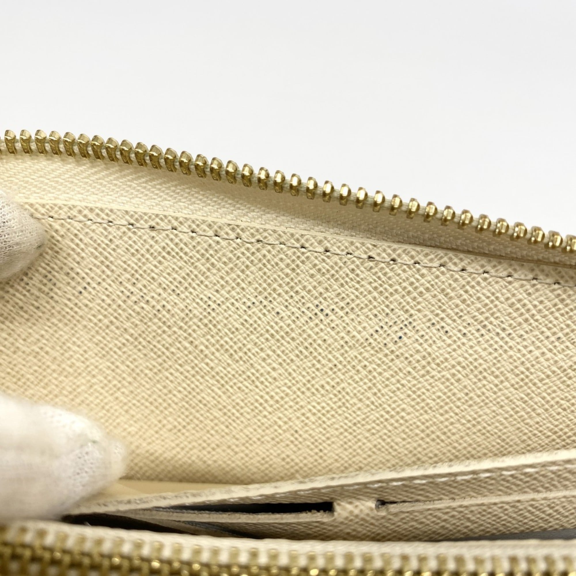 Louis Vuitton White Long Wallet (Bi-Fold) (Pre-Owned)