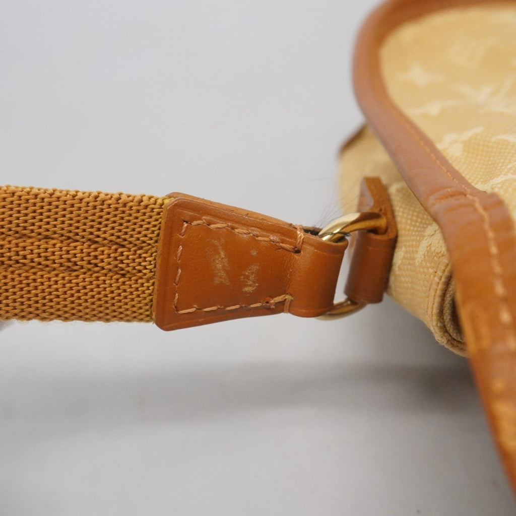 Louis Vuitton Beige Shoulder Bag (Pre-Owned)