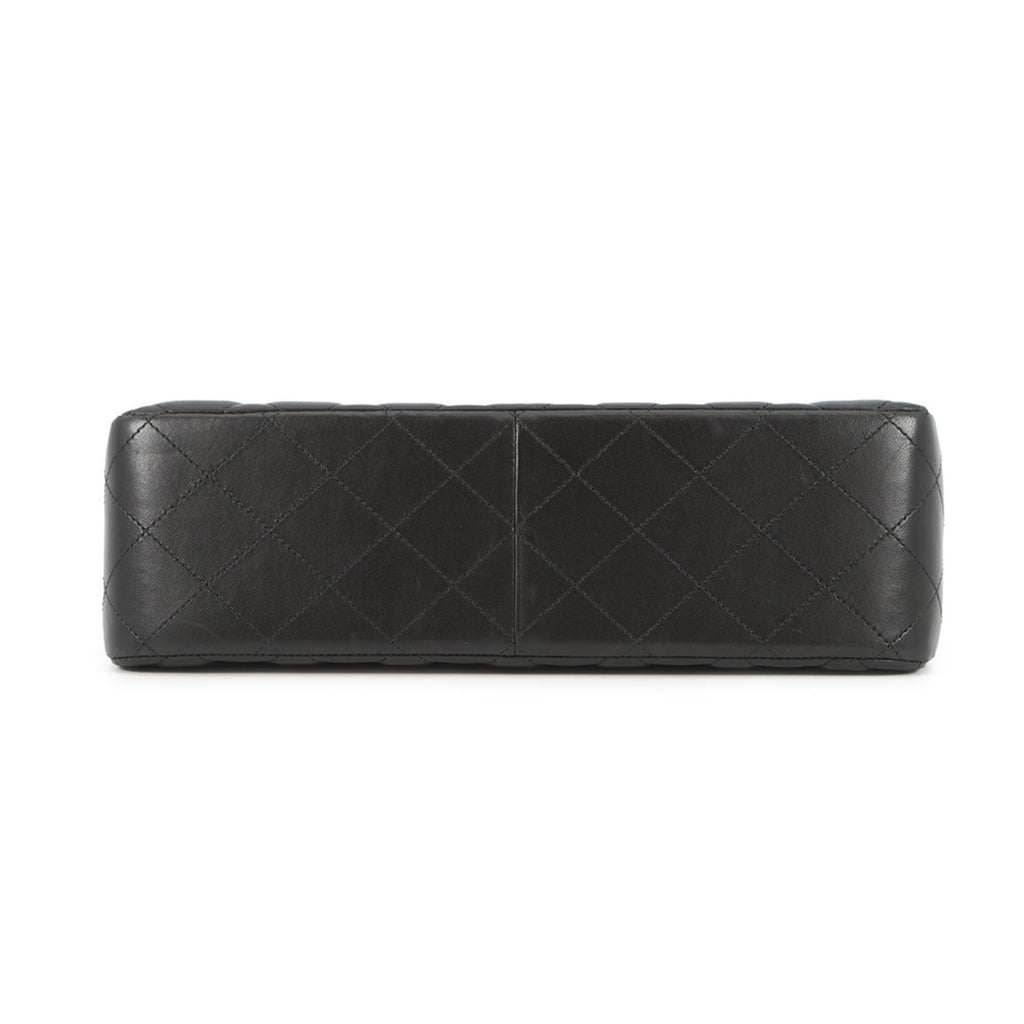 Chanel Matelasse Black Leather Shoulder Bag (Pre-Owned)
