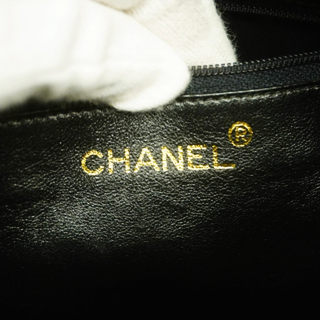 Chanel Black Grained Calfskin Shoulder Bag (Pre-Owned)