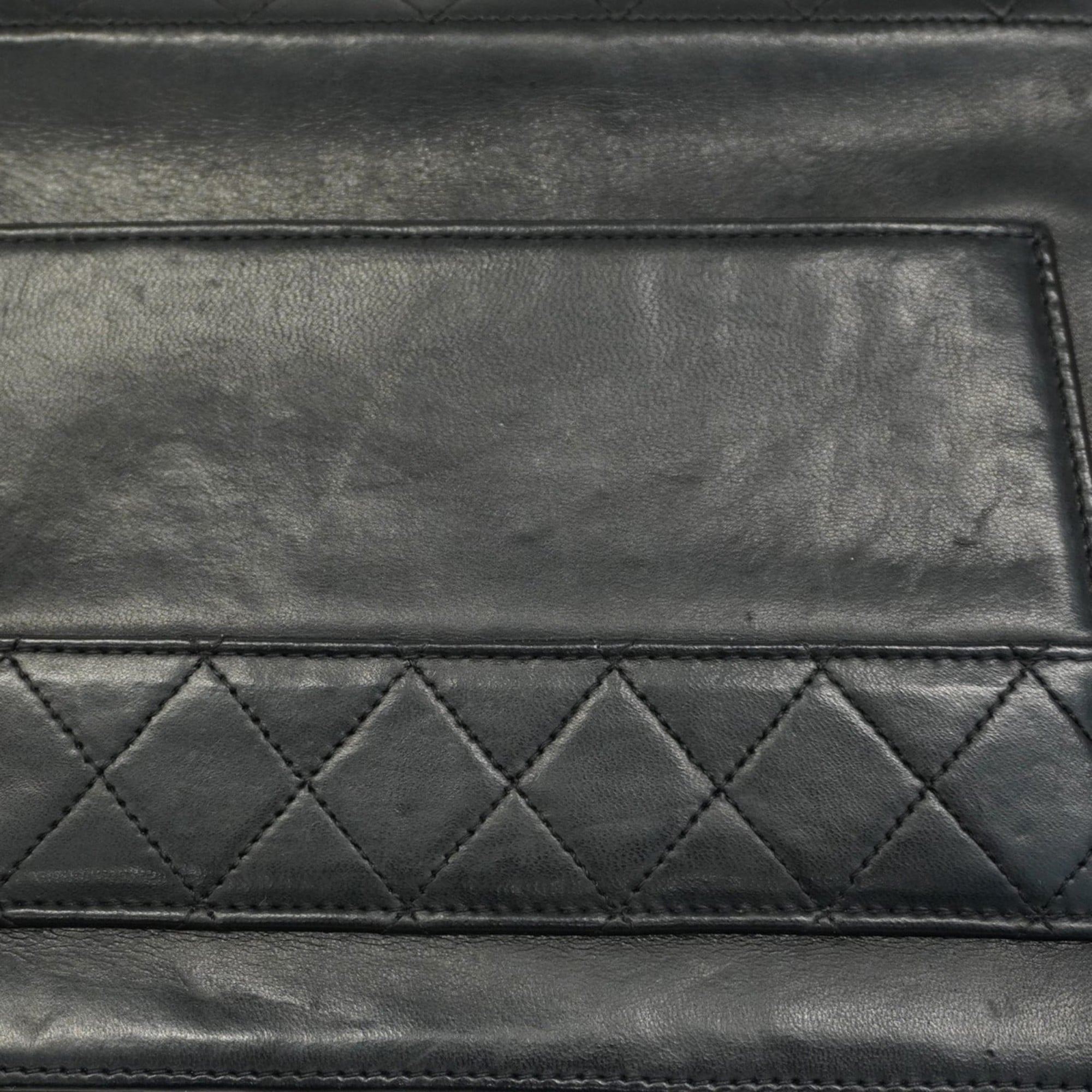 Chanel Black Leather Shoulder Bag (Pre-Owned)