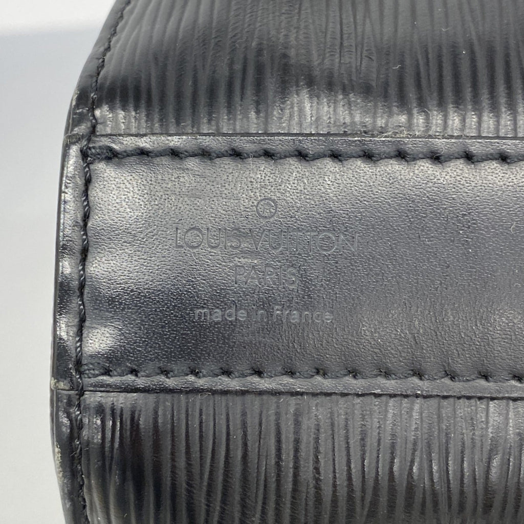 Louis Vuitton Noir Shoulder Bag (Pre-Owned)