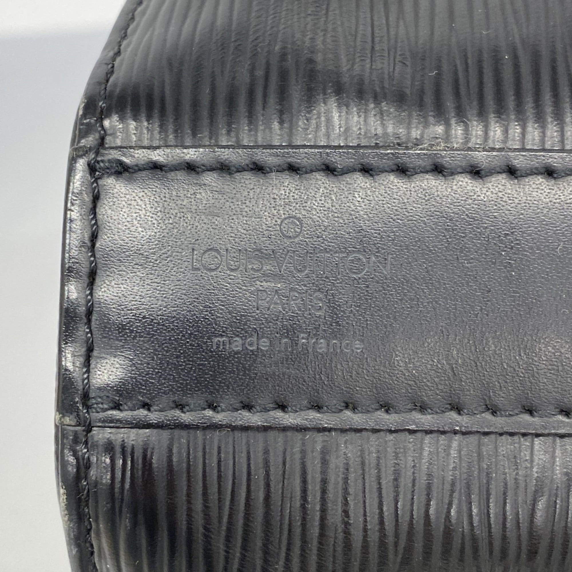 Louis Vuitton Noir Shoulder Bag (Pre-Owned)