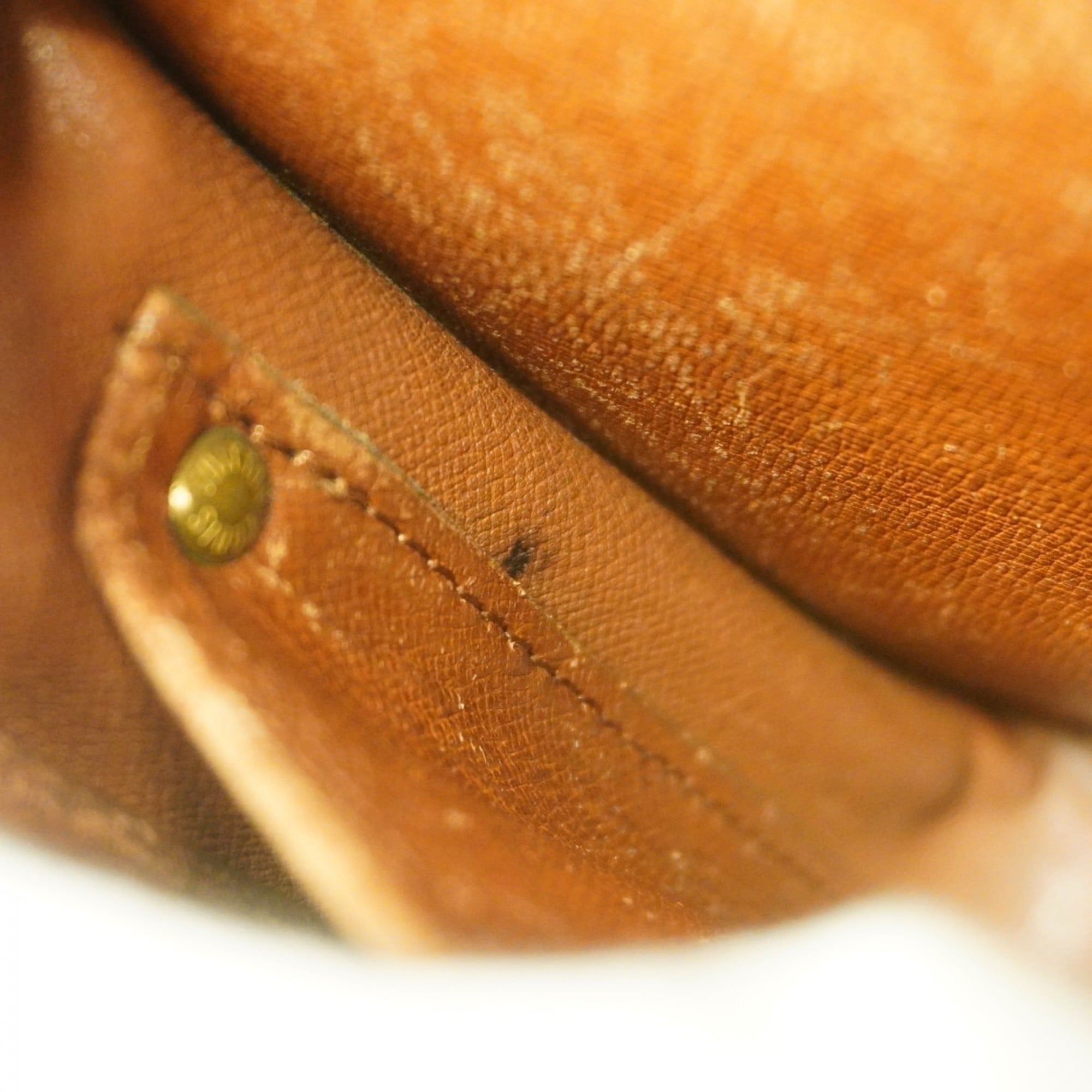 Louis Vuitton Brown Shoulder Bag (Pre-Owned)