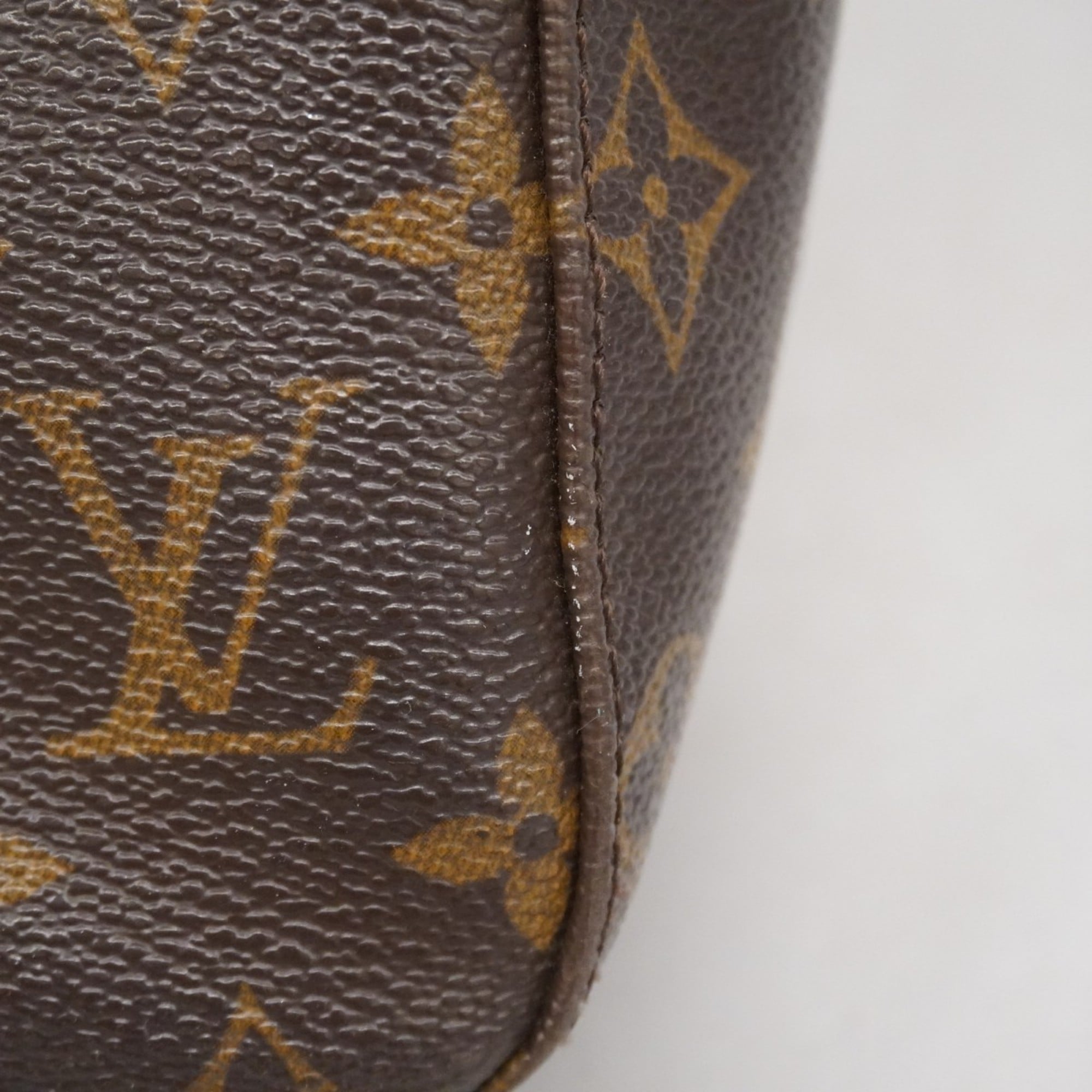 Louis Vuitton Brown Shoulder Bag (Pre-Owned)