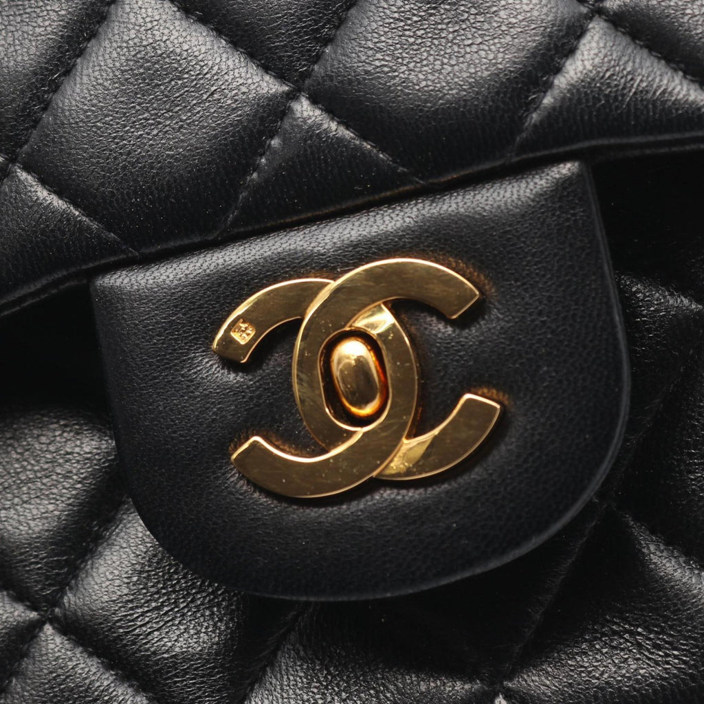 Chanel Black Leather Shoulder Bag (Pre-Owned)