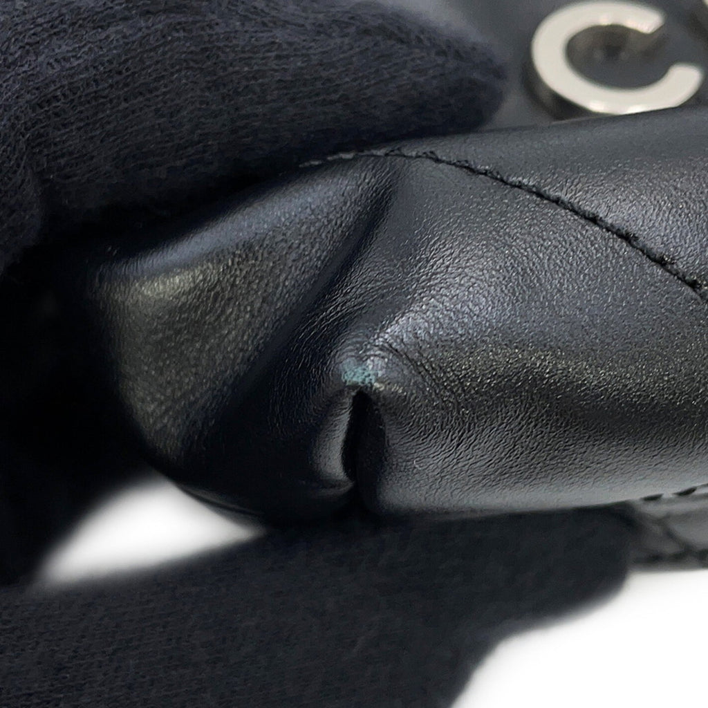 Chanel Black Leather Handbag (Pre-Owned)