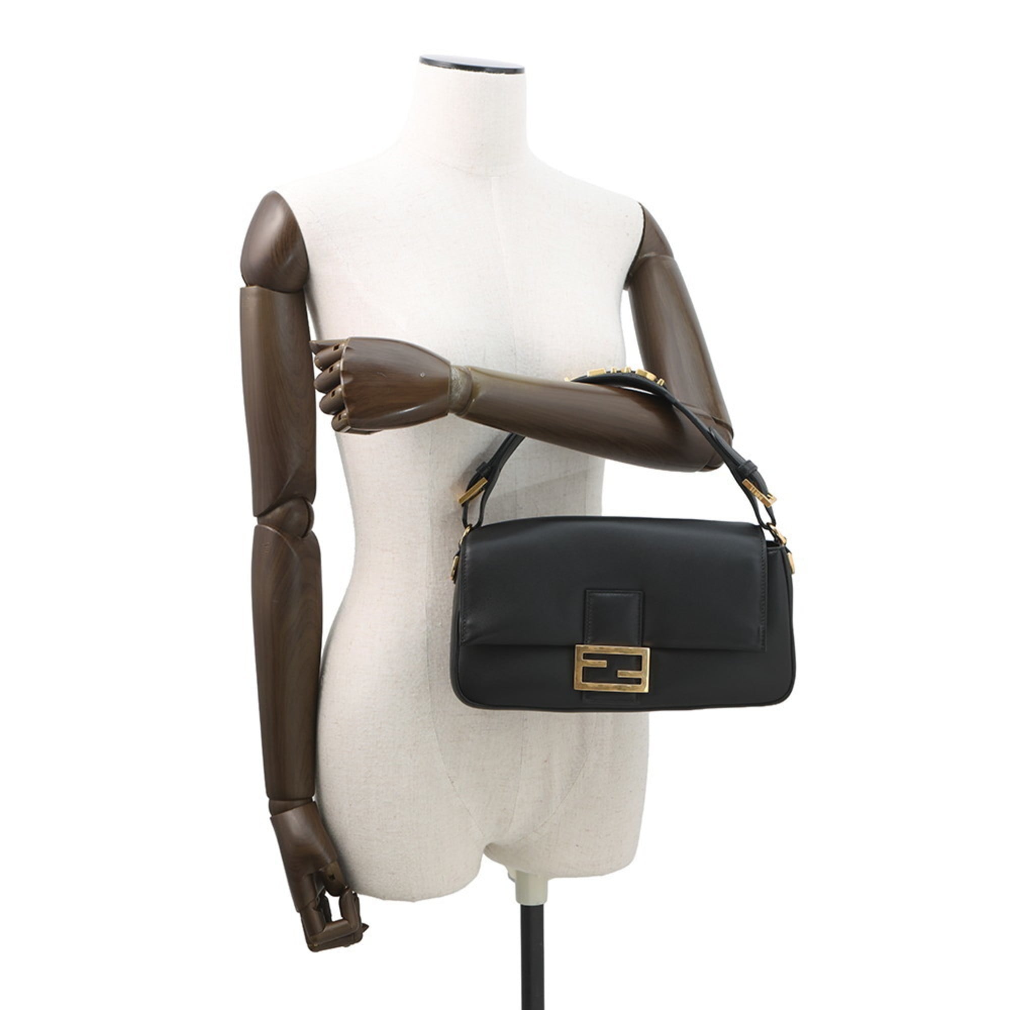 Fendi Baguette Black Shoulder Bag (Pre-Owned)