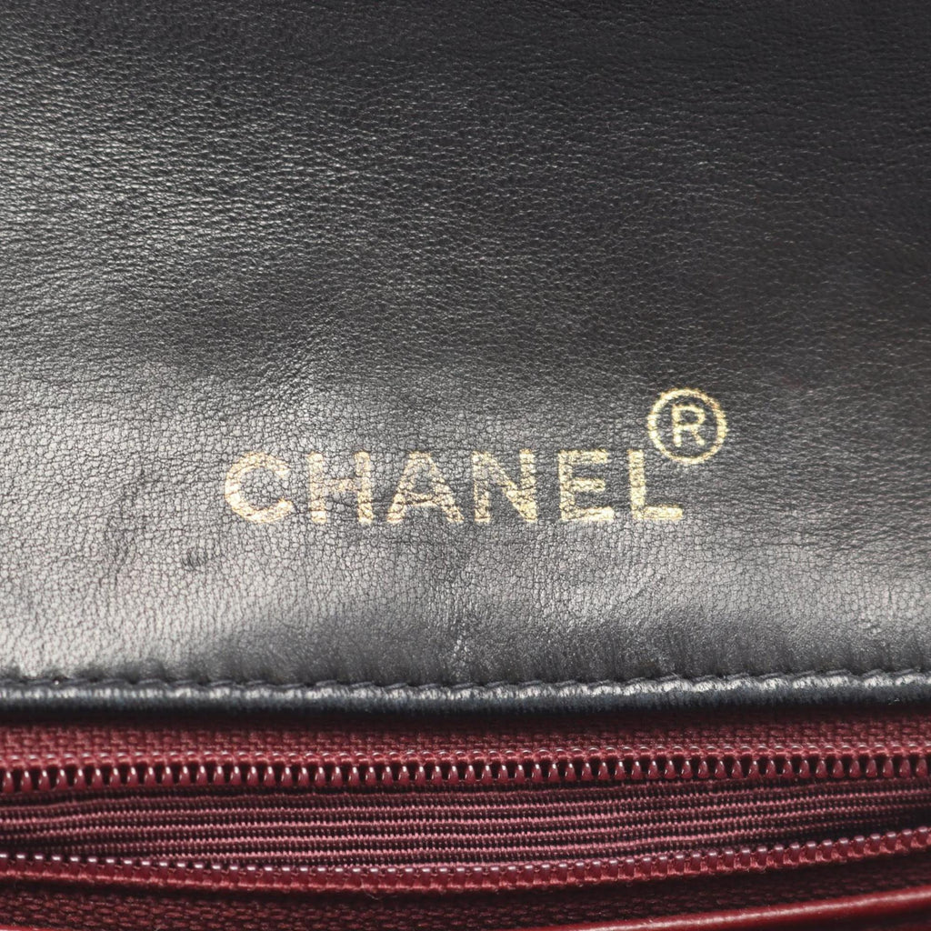 Chanel Black Leather Shoulder Bag (Pre-Owned)