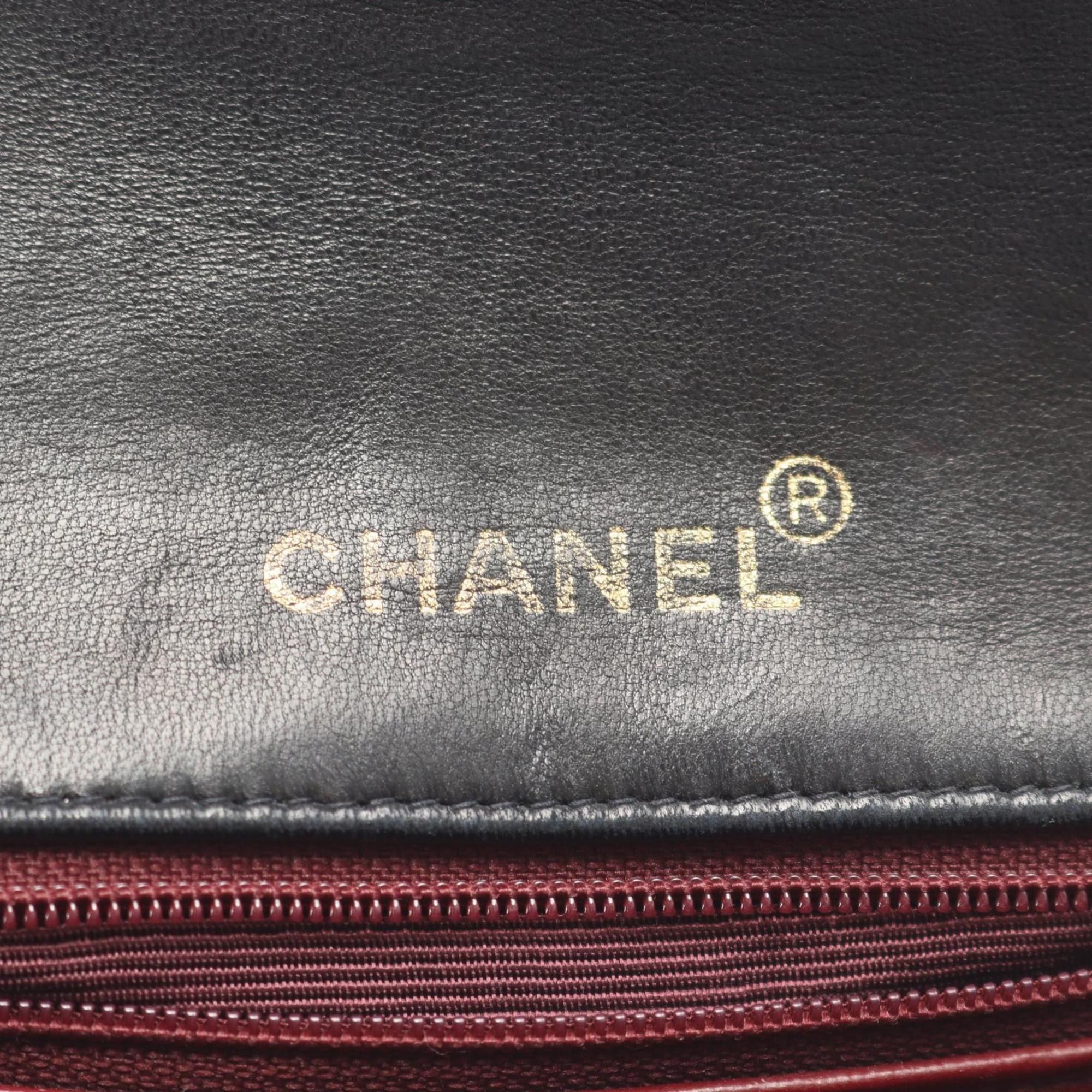 Chanel Black Leather Shoulder Bag (Pre-Owned)