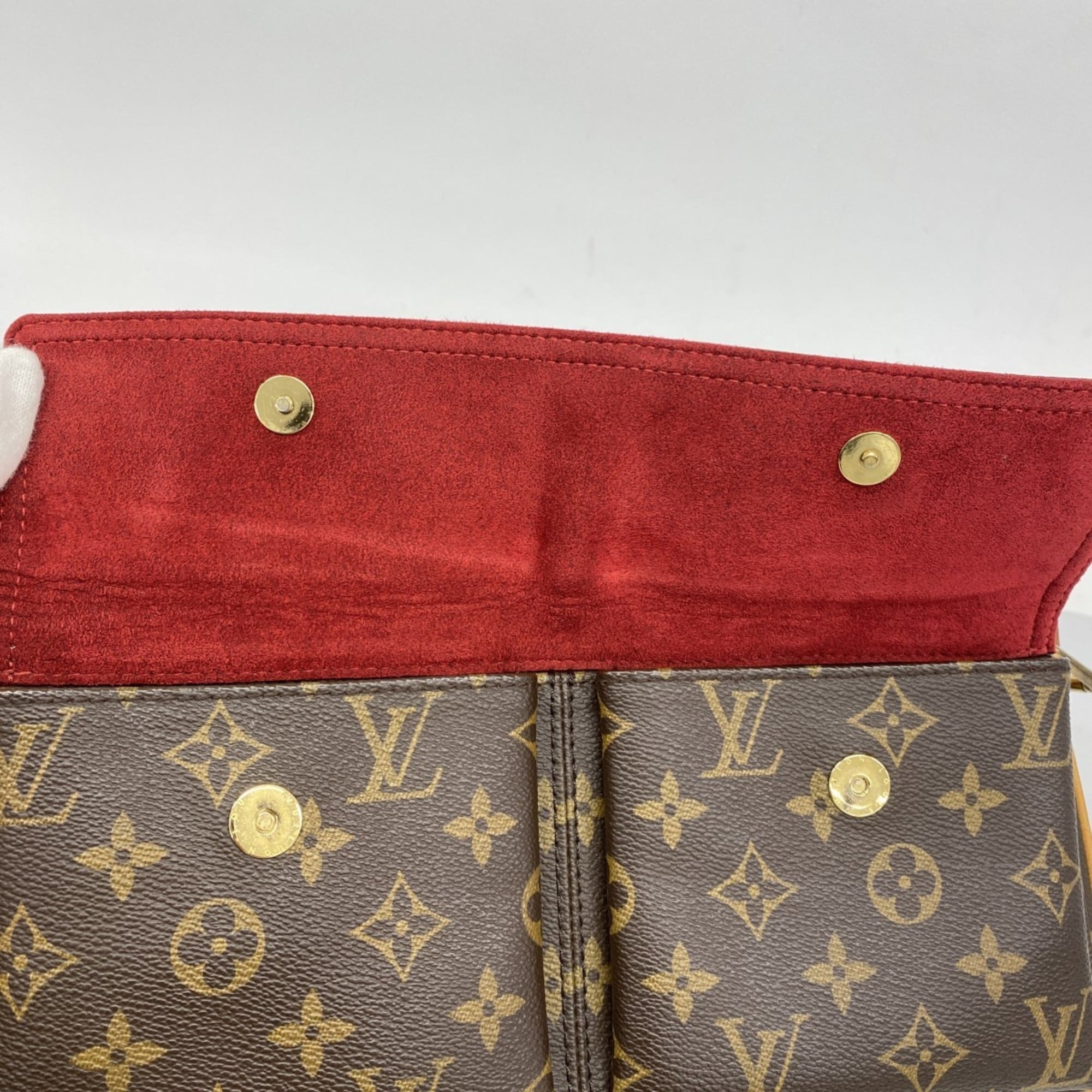 Louis Vuitton Brown Shoulder Bag (Pre-Owned)