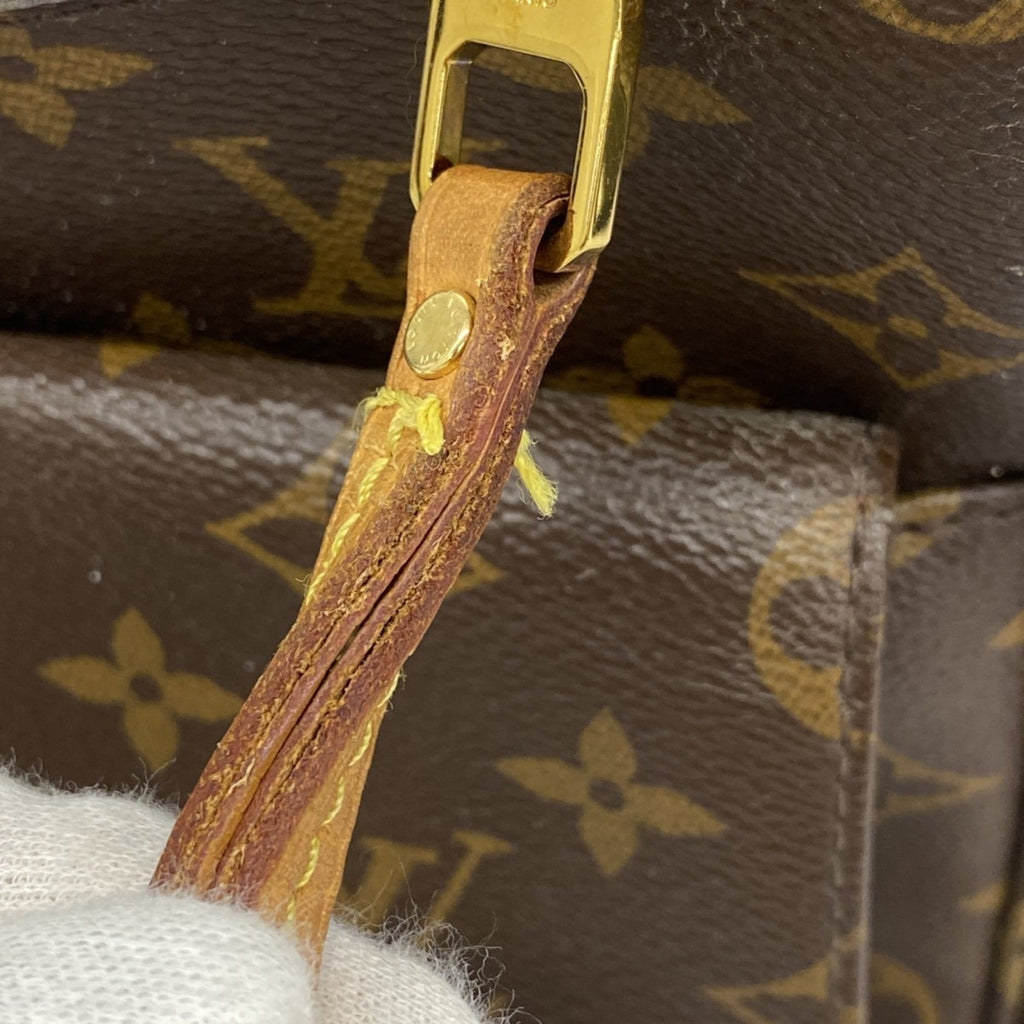 Louis Vuitton Brown Shoulder Bag (Pre-Owned)