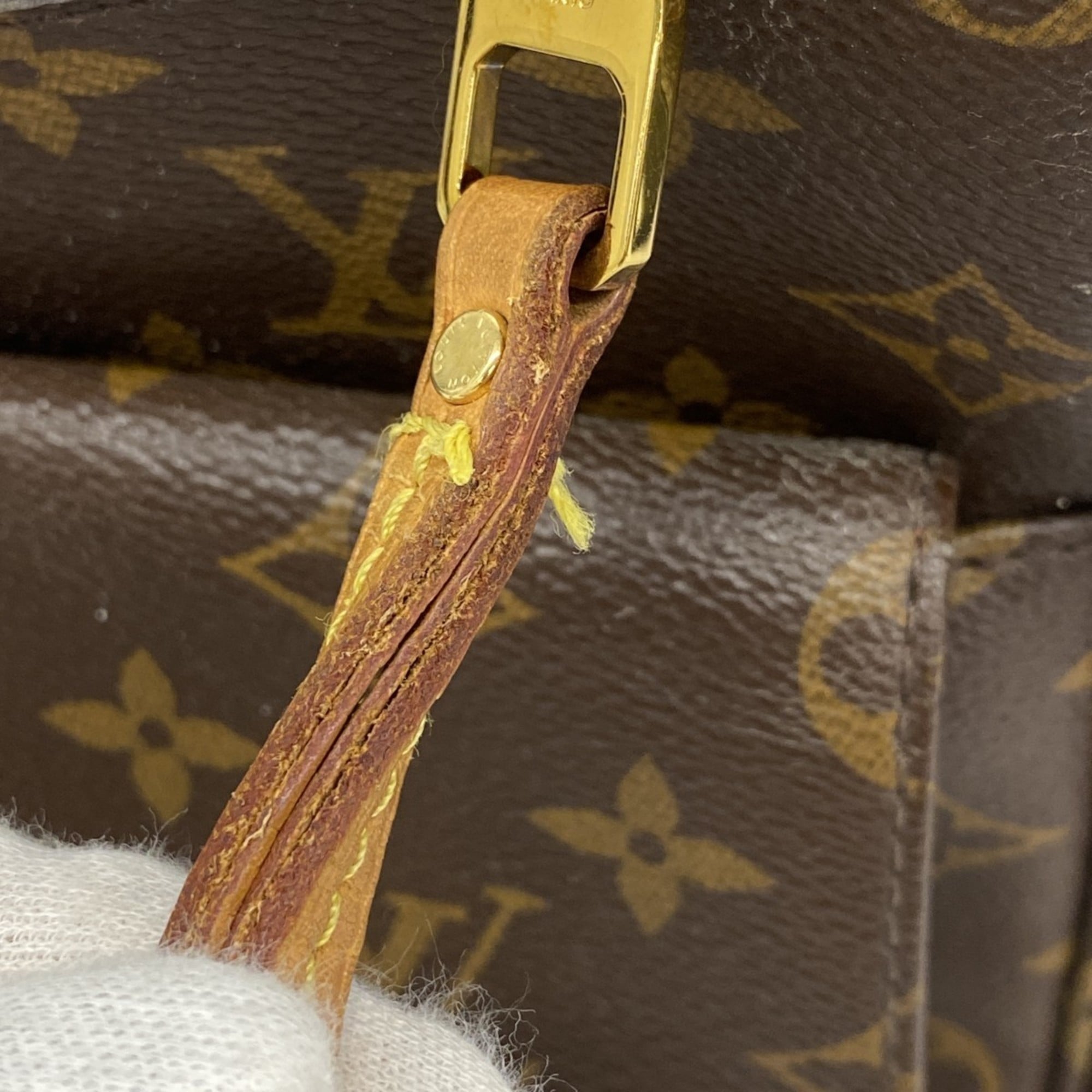 Louis Vuitton Brown Shoulder Bag (Pre-Owned)