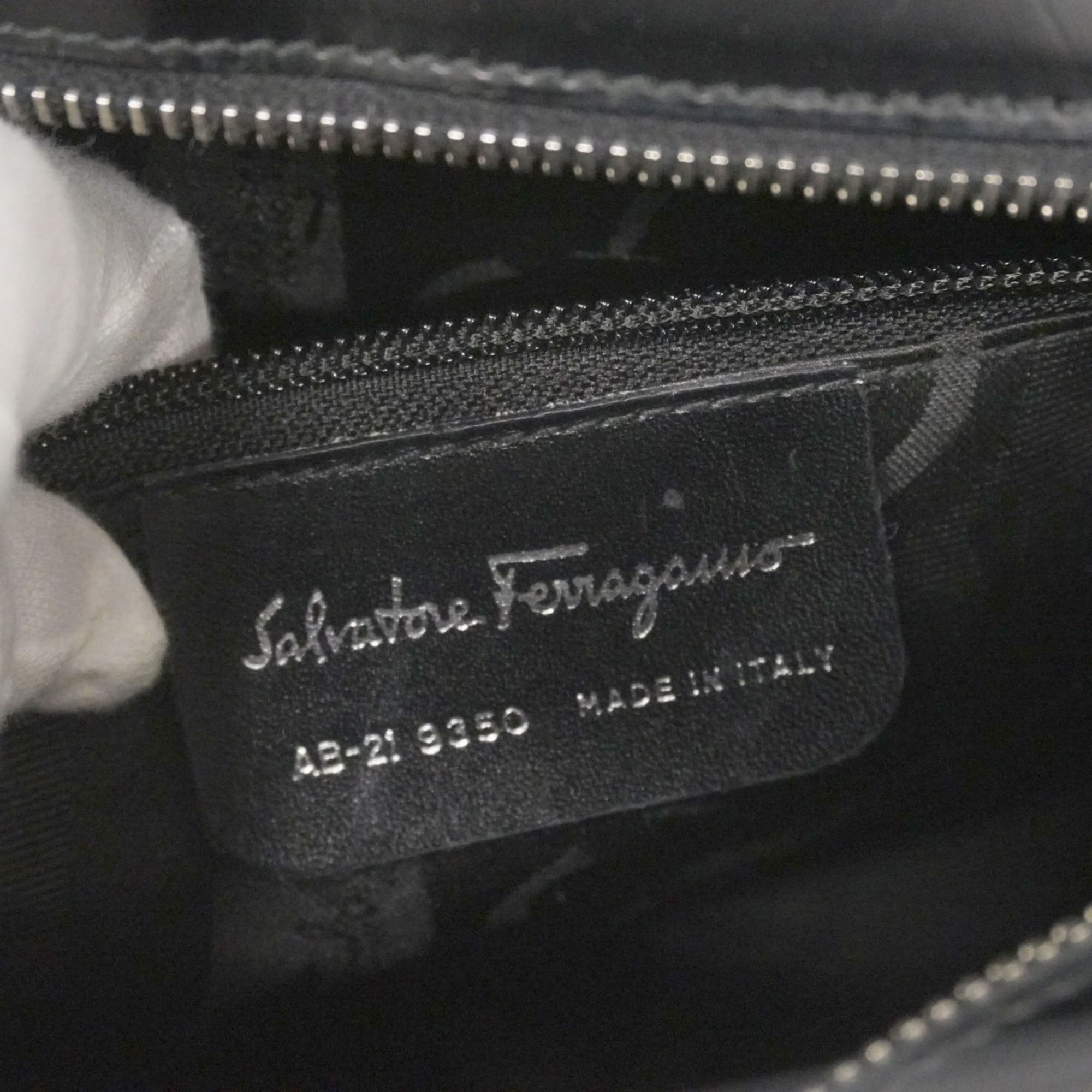 Salvatore Ferragamo Black Leather Handbag (Pre-Owned)