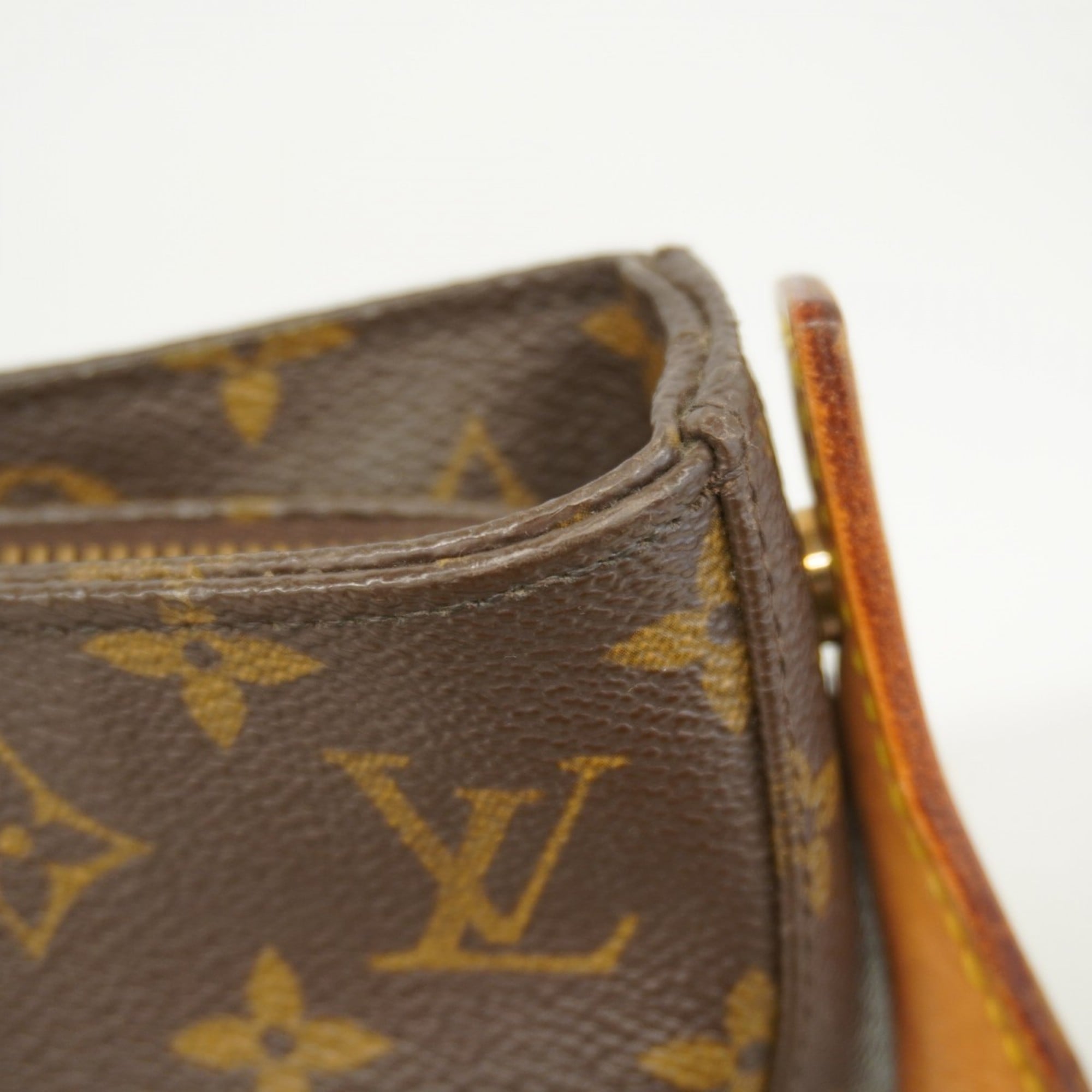 Louis Vuitton Brown Shoulder Bag (Pre-Owned)