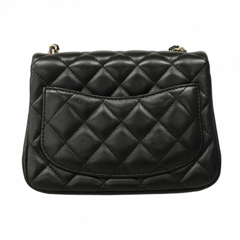 Chanel Black Leather Shoulder Bag (Pre-Owned)