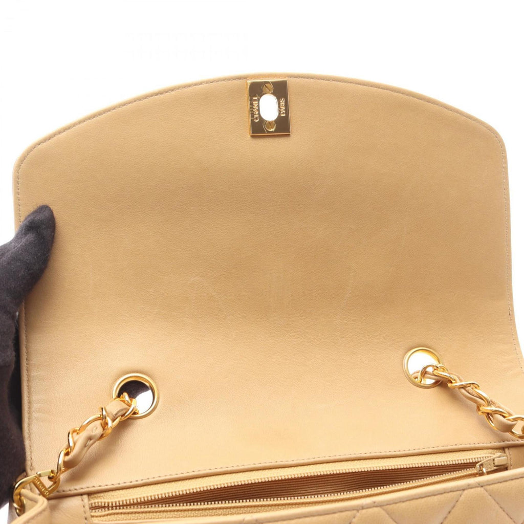 Chanel Beige Leather Shoulder Bag (Pre-Owned)