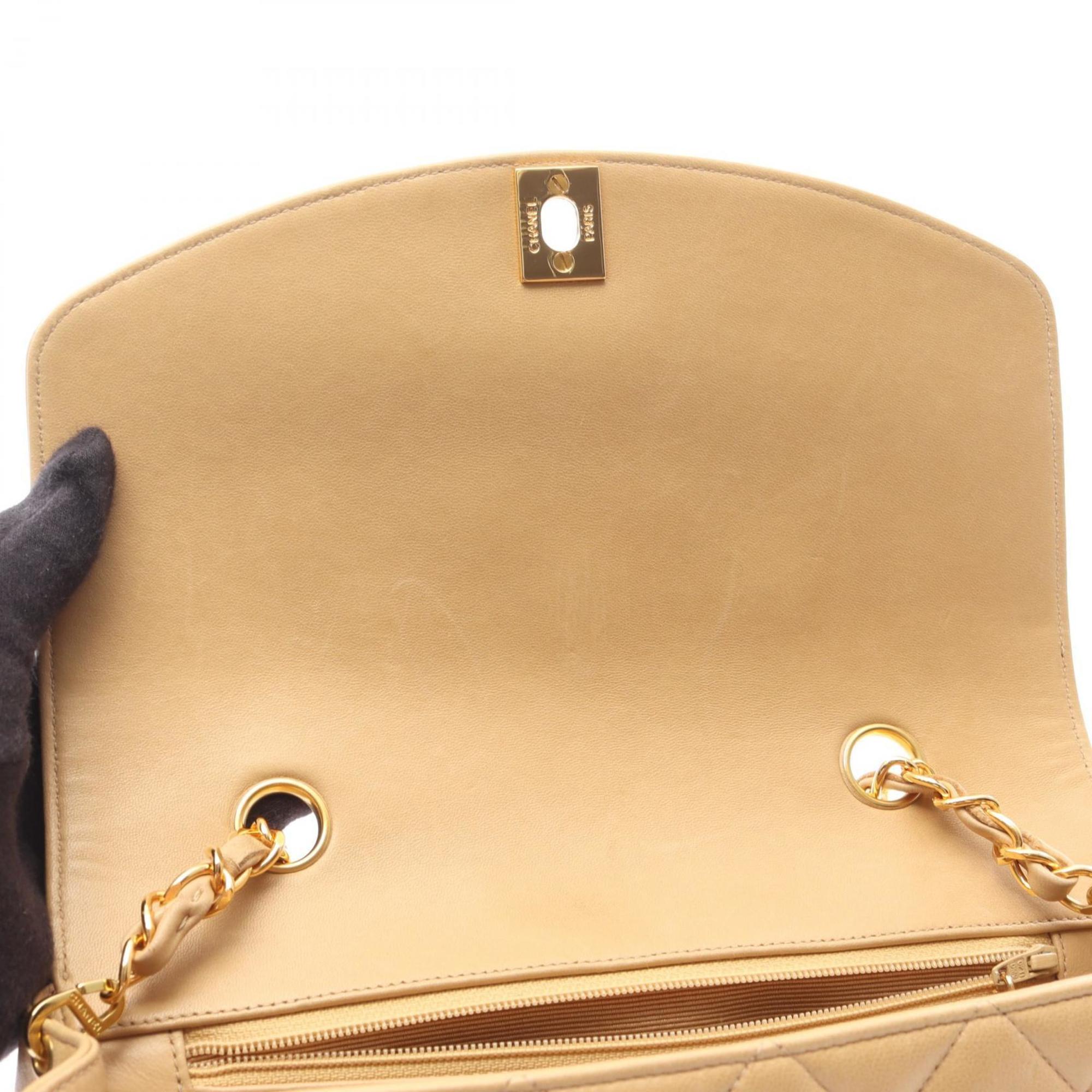 Chanel Beige Leather Shoulder Bag (Pre-Owned)