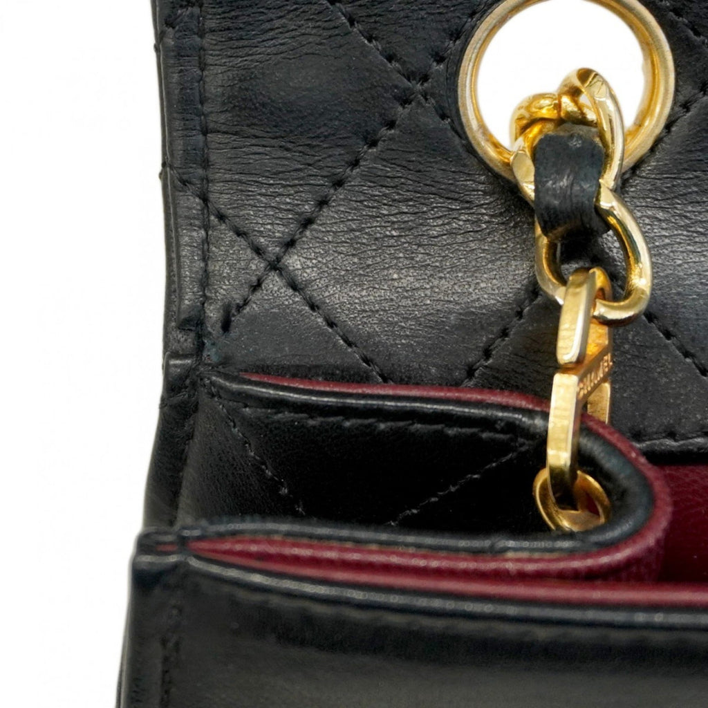 Chanel Black Leather Shoulder Bag (Pre-Owned)