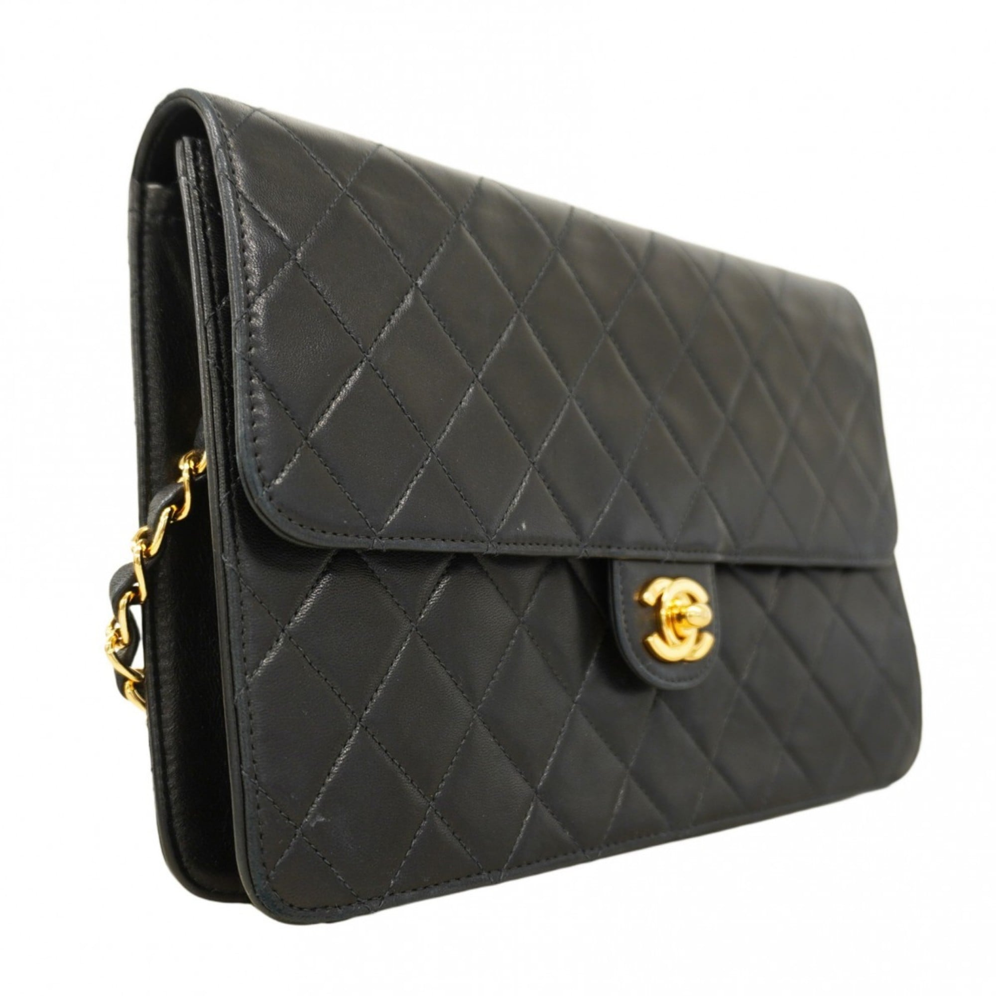 Chanel Black Leather Shoulder Bag (Pre-Owned)