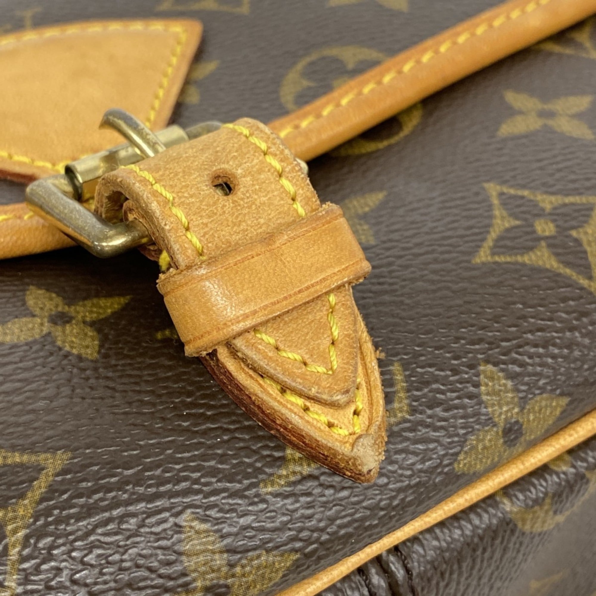 Louis Vuitton Brown Shoulder Bag (Pre-Owned)