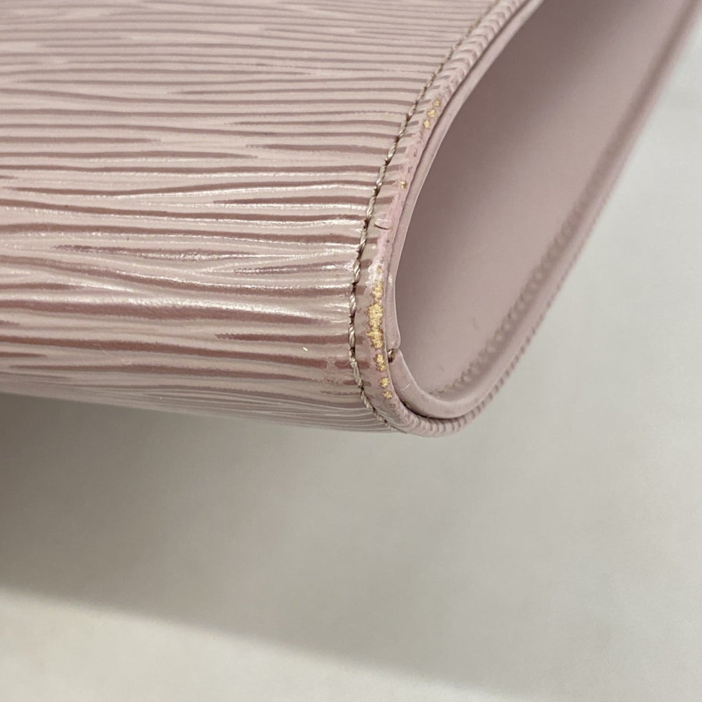 Louis Vuitton Lilac Shoulder Bag (Pre-Owned)