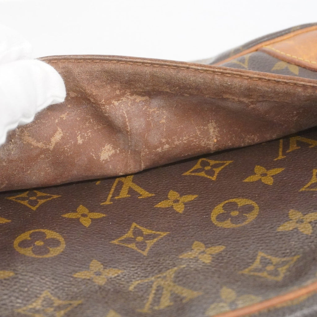Louis Vuitton Brown Clutch Bag (Pre-Owned)