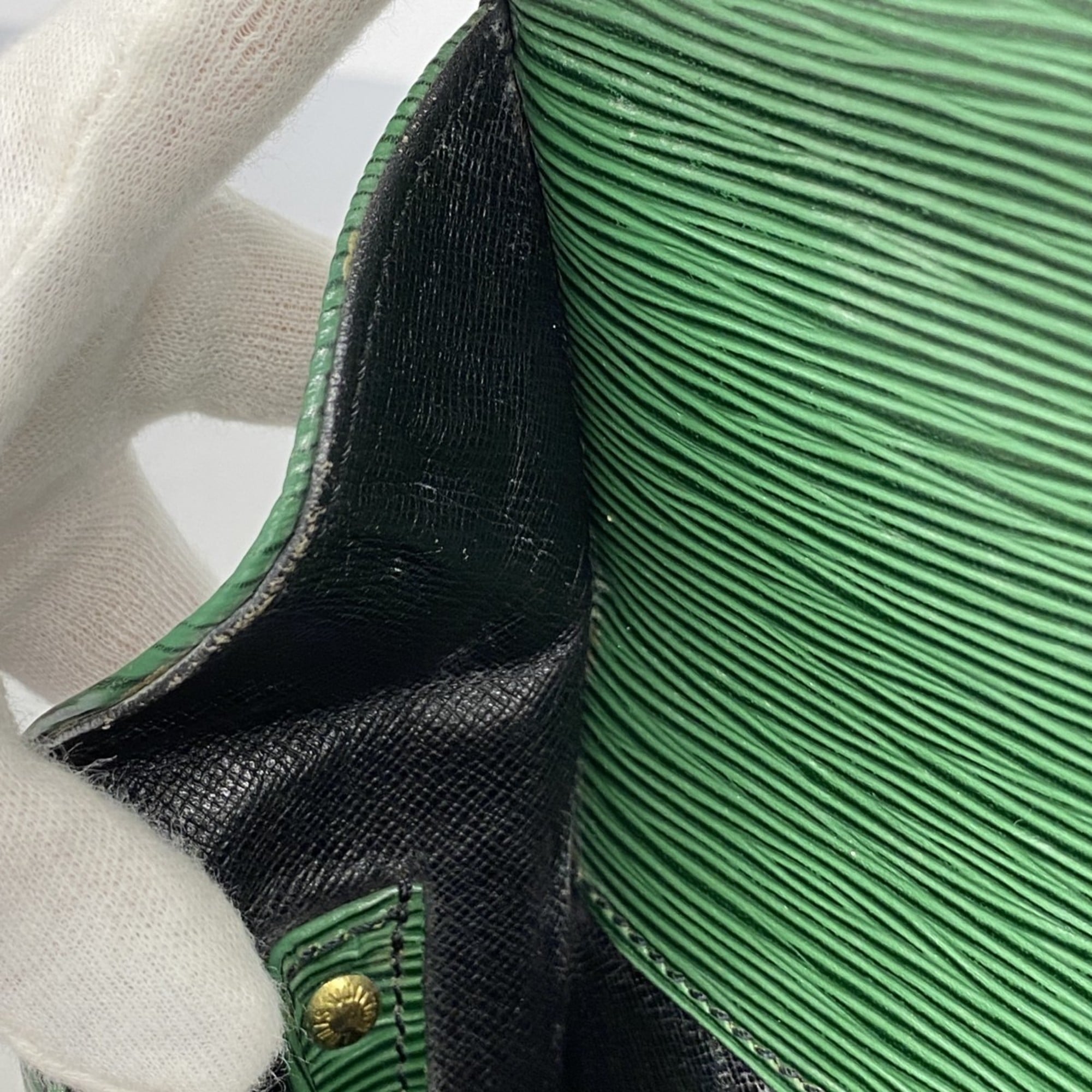 Louis Vuitton Borneo Green Shoulder Bag (Pre-Owned)