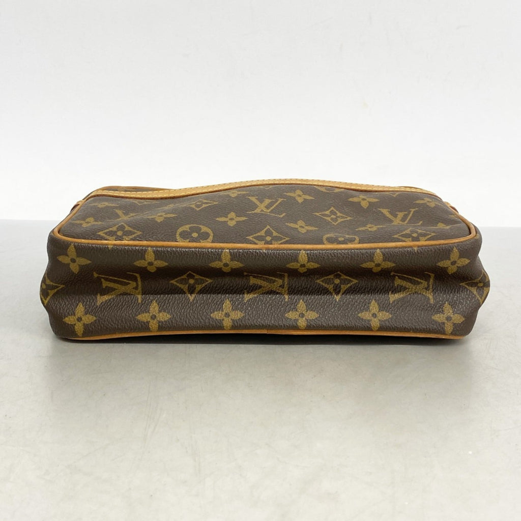 Louis Vuitton Brown Clutch Bag (Pre-Owned)
