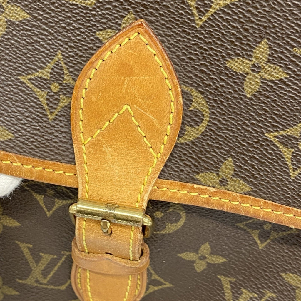 Louis Vuitton Brown Shoulder Bag (Pre-Owned)