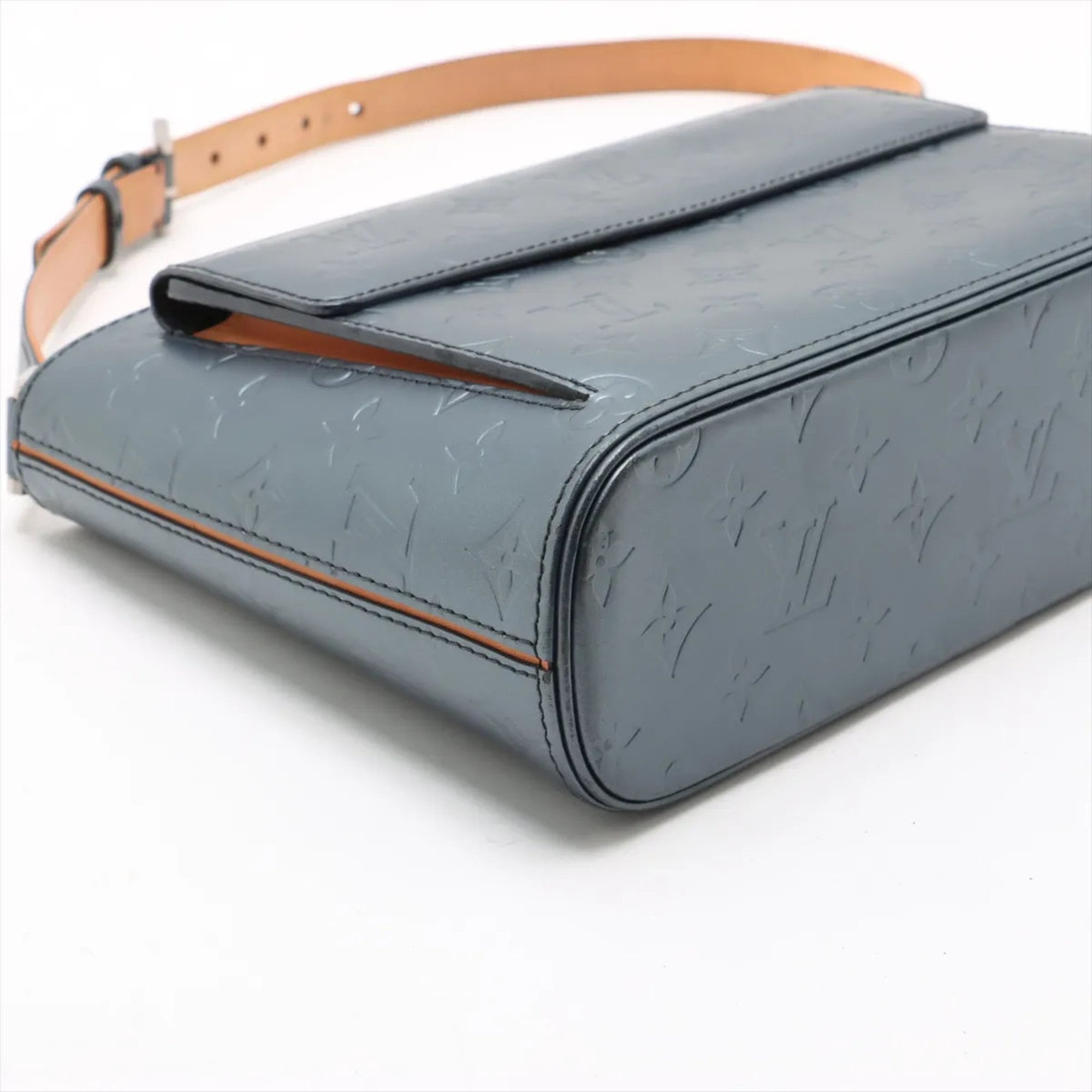 Louis Vuitton Blue Leather Shoulder Bag (Pre-Owned)