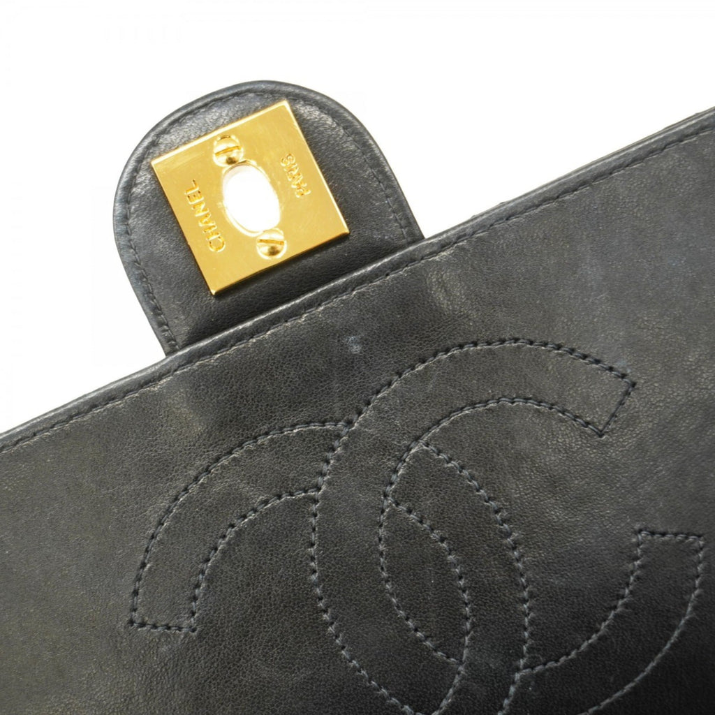 Chanel Black Leather Shoulder Bag (Pre-Owned)