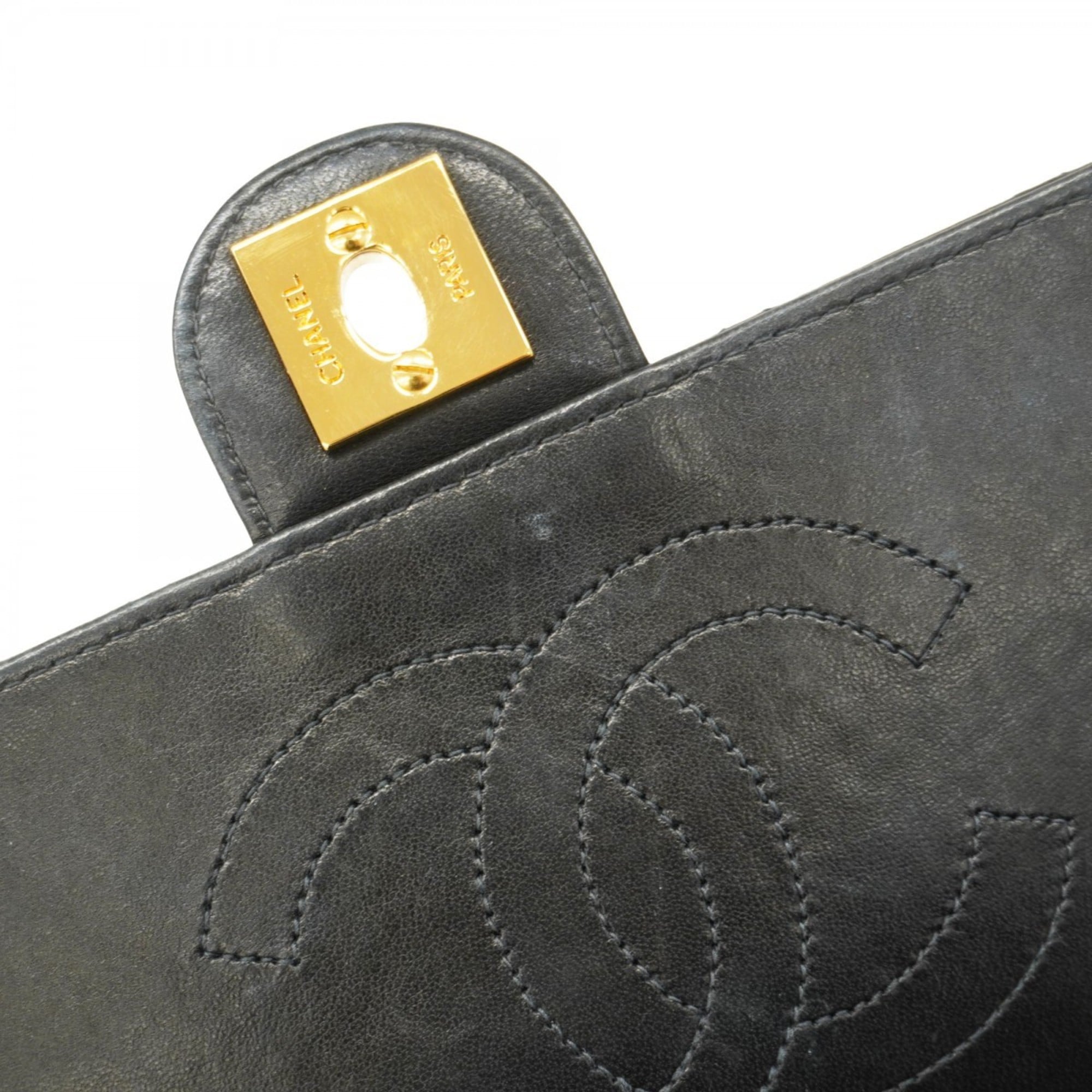 Chanel Black Leather Shoulder Bag (Pre-Owned)