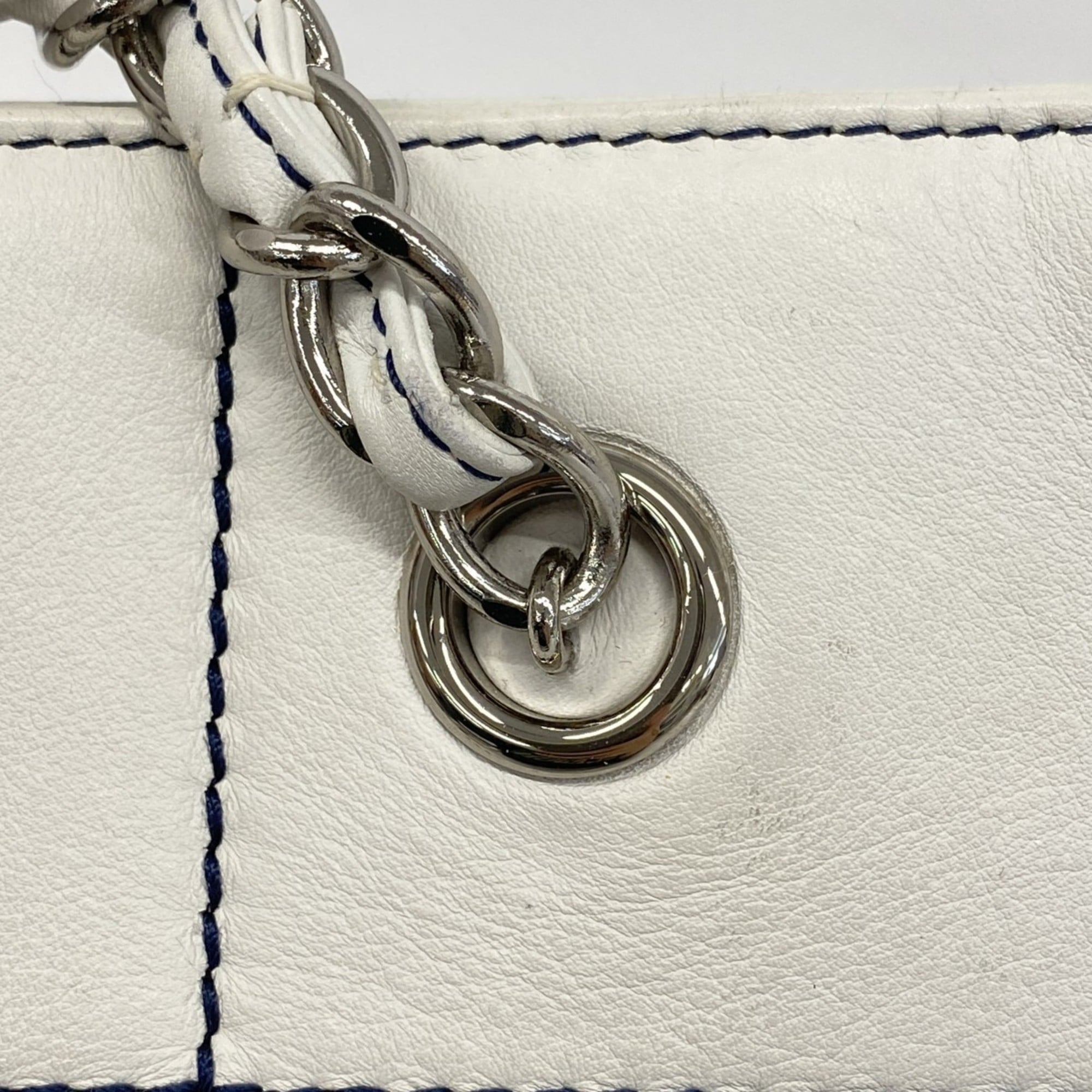Chanel Navy White Leather Tote Bag (Pre-Owned)