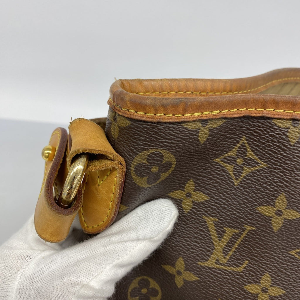 Louis Vuitton Brown Shoulder Bag (Pre-Owned)