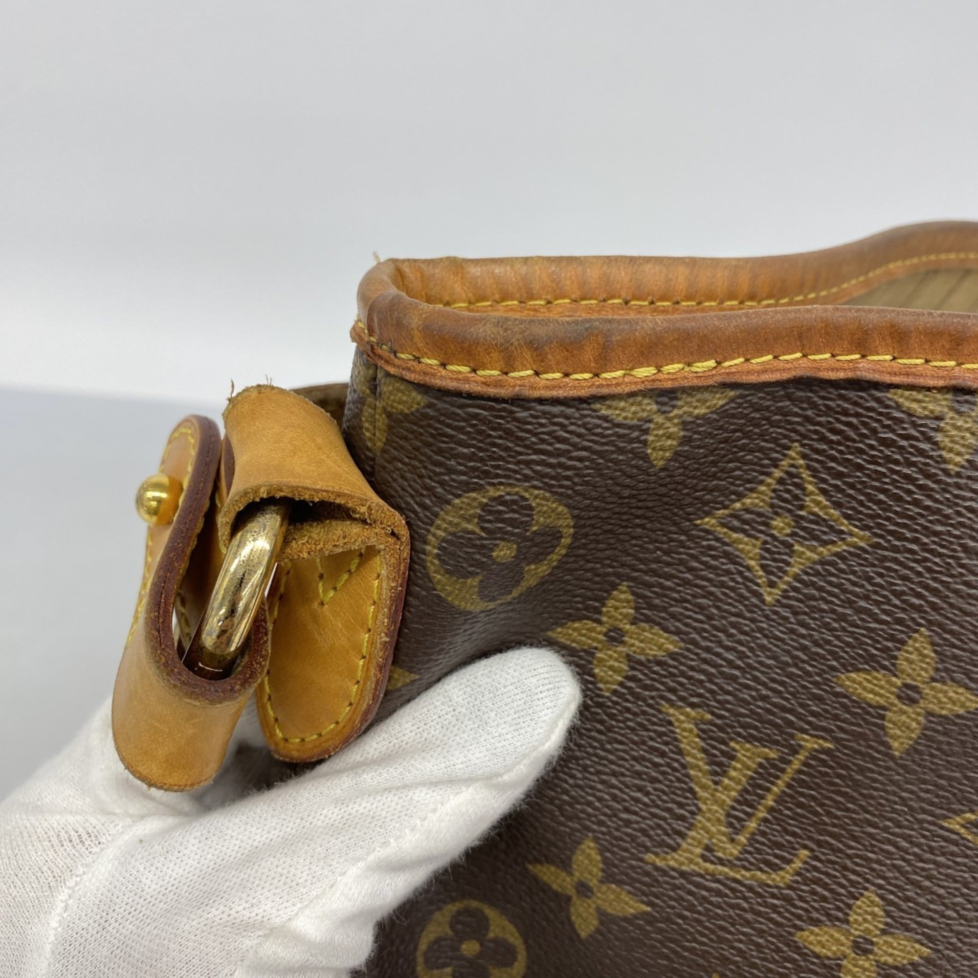 Louis Vuitton Brown Shoulder Bag (Pre-Owned)