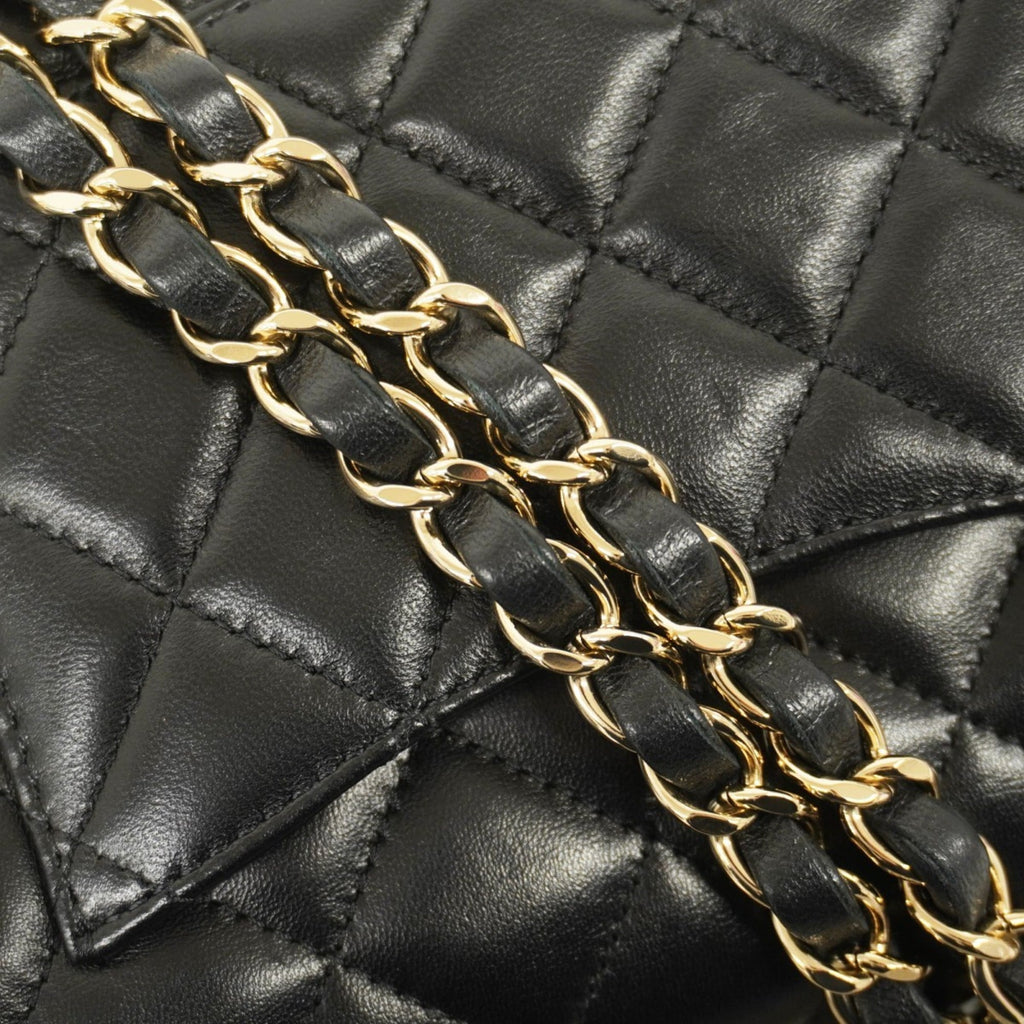 Chanel Black Leather Shoulder Bag (Pre-Owned)