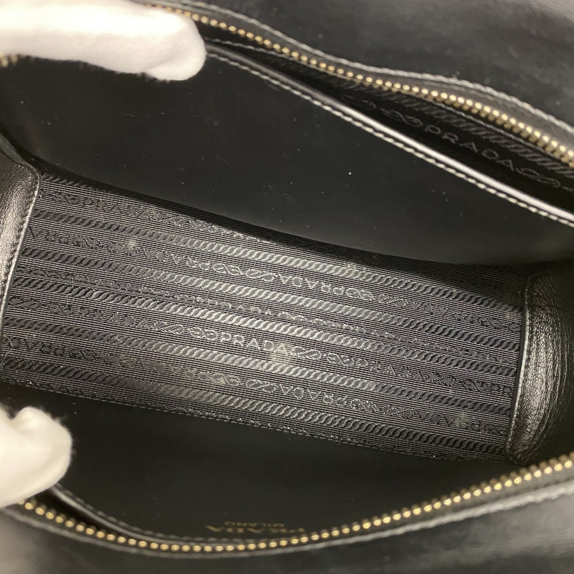 Prada Beige Black Leather Shoulder Bag (Pre-Owned)