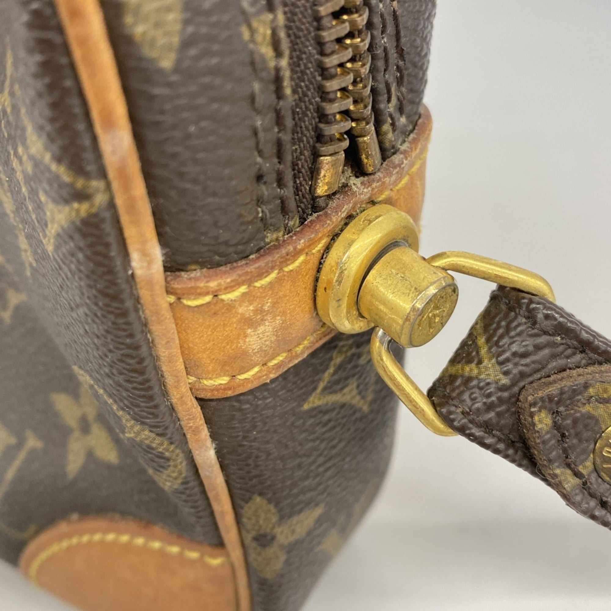Louis Vuitton Brown Clutch Bag (Pre-Owned)