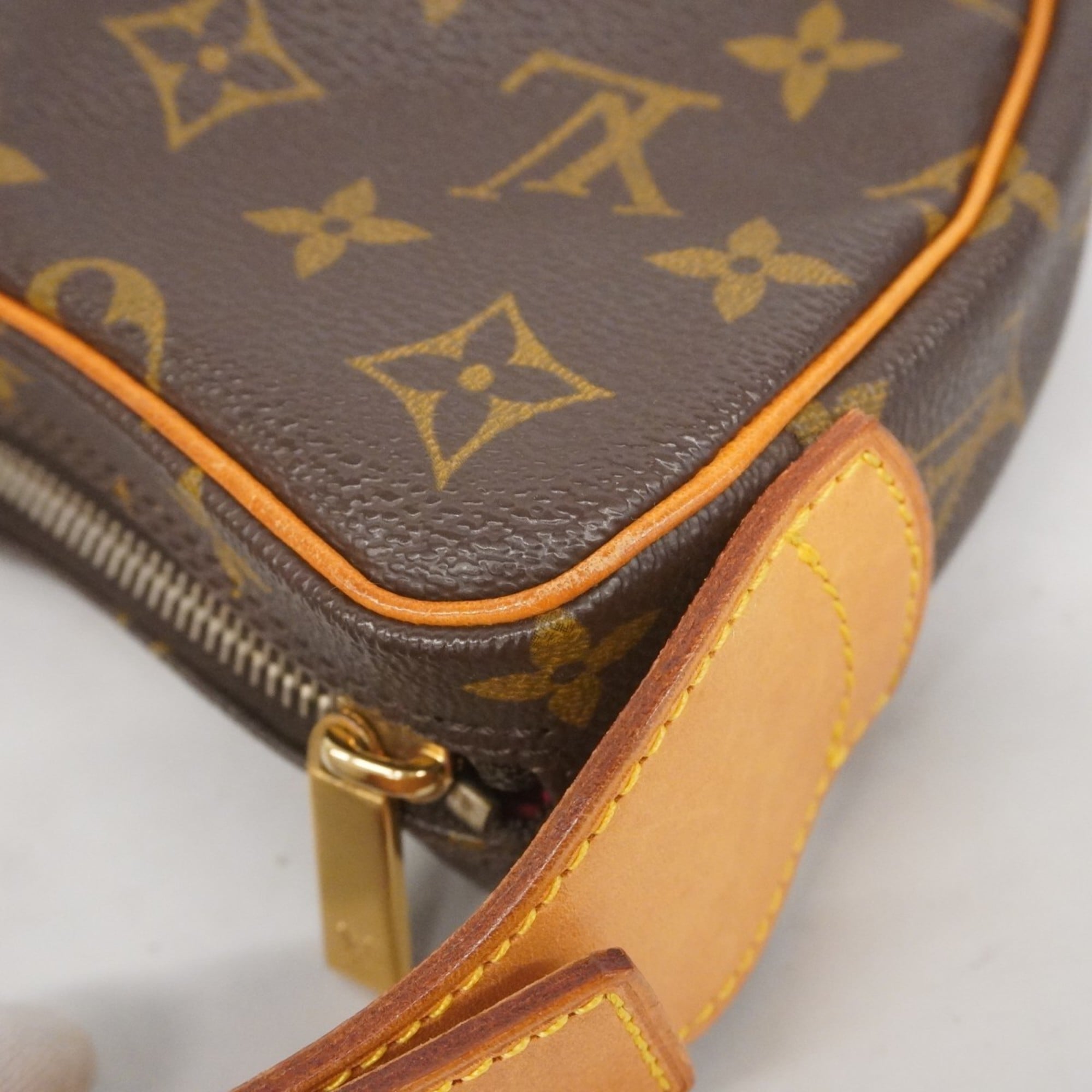 Louis Vuitton Brown Shoulder Bag (Pre-Owned)