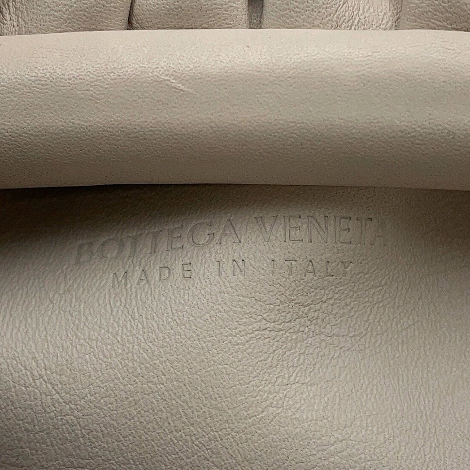 Bottega Veneta Ivory Leather Pouch Shoulder Bag (Pre-Owned)