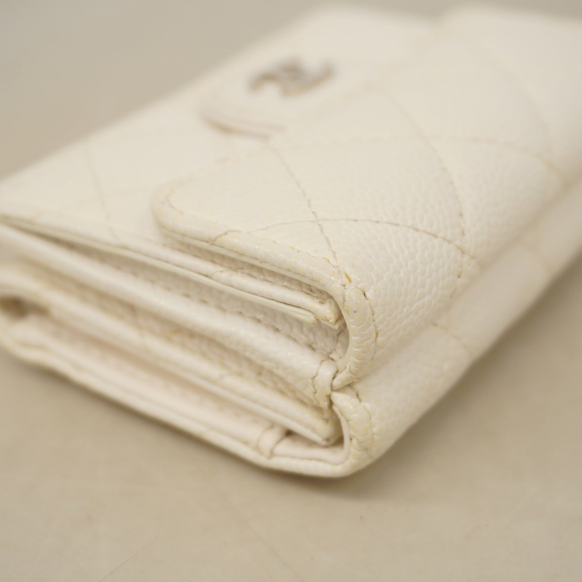 Chanel White Grained Calfskin Wallet (Tri-Fold) (Pre-Owned)