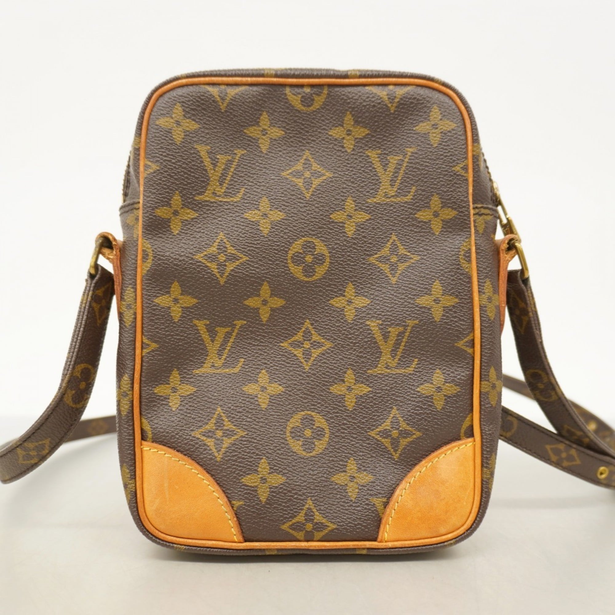 Louis Vuitton Brown Shoulder Bag (Pre-Owned)