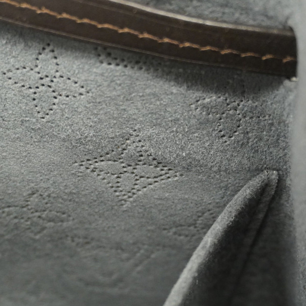 Louis Vuitton Noir Handbag (Pre-Owned)